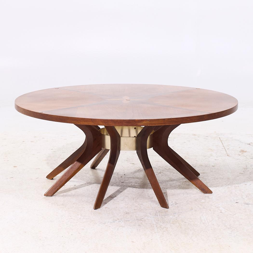 Broyhill Brasilia Mid Century Walnut Cathedral Coffee Table In Good Condition For Sale In Countryside, IL