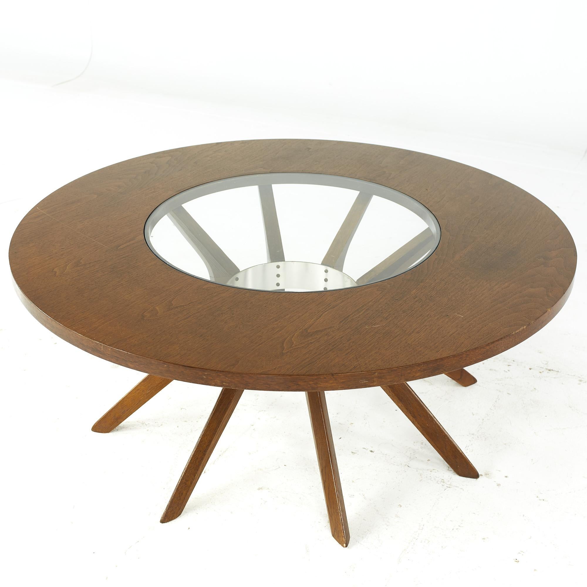 Broyhill Brasilia Mid-Century Walnut Cathedral Coffee Table In Good Condition For Sale In Countryside, IL
