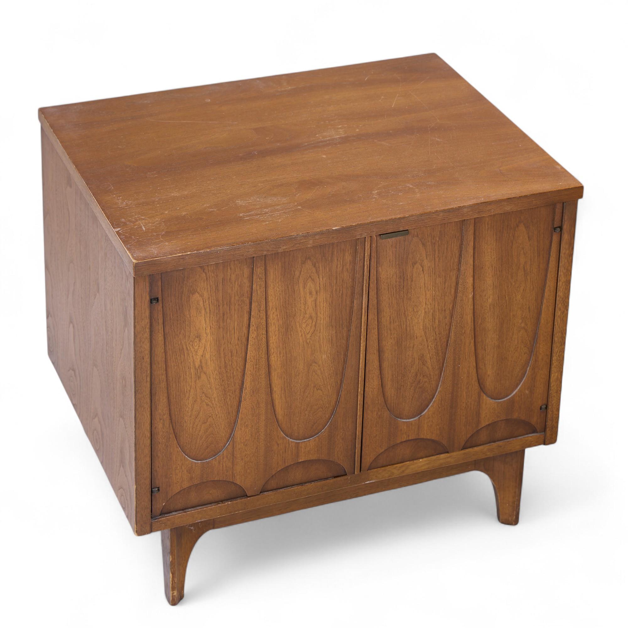 Broyhill Brasilia Mid Century Walnut Commode Nightstands - Pair For Sale 4