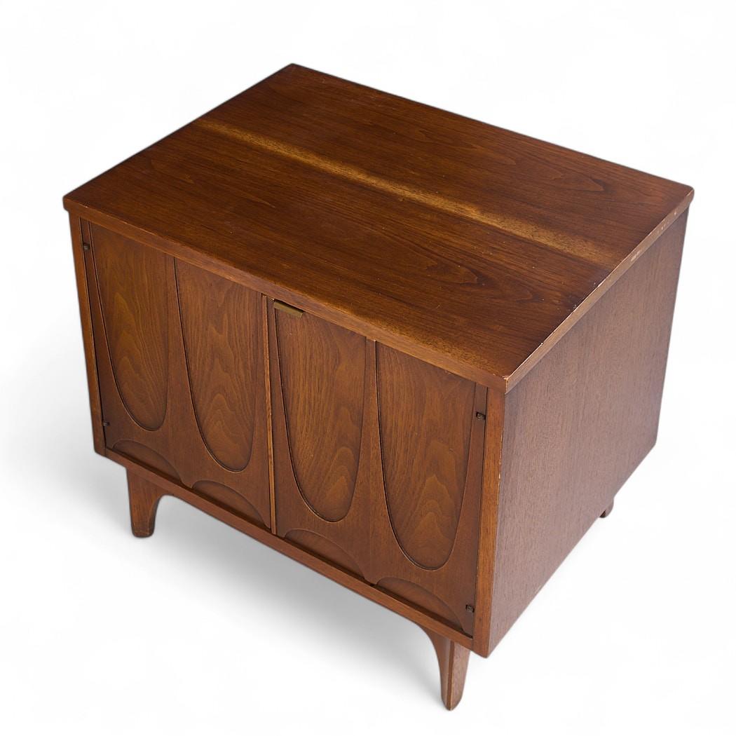 Broyhill Brasilia Mid Century Walnut Commode Nightstands - Pair For Sale 5