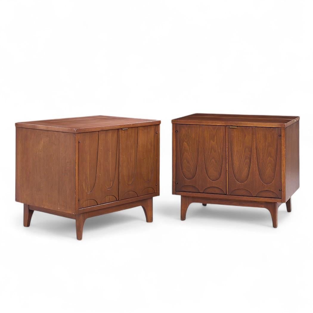 Broyhill Brasilia Mid Century Walnut Commode Nightstands - Pair

Each nightstand measures: 24 wide x 18 deep x 21.25 inches high

All pieces of furniture can be had in what we call restored vintage condition. That means the piece is restored upon