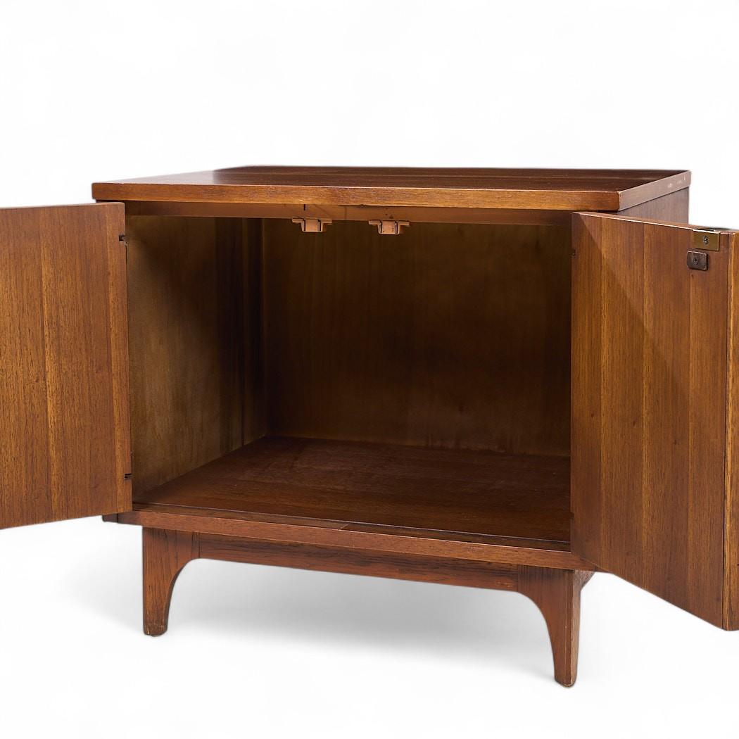 Broyhill Brasilia Mid Century Walnut Commode Nightstands - Pair For Sale 3