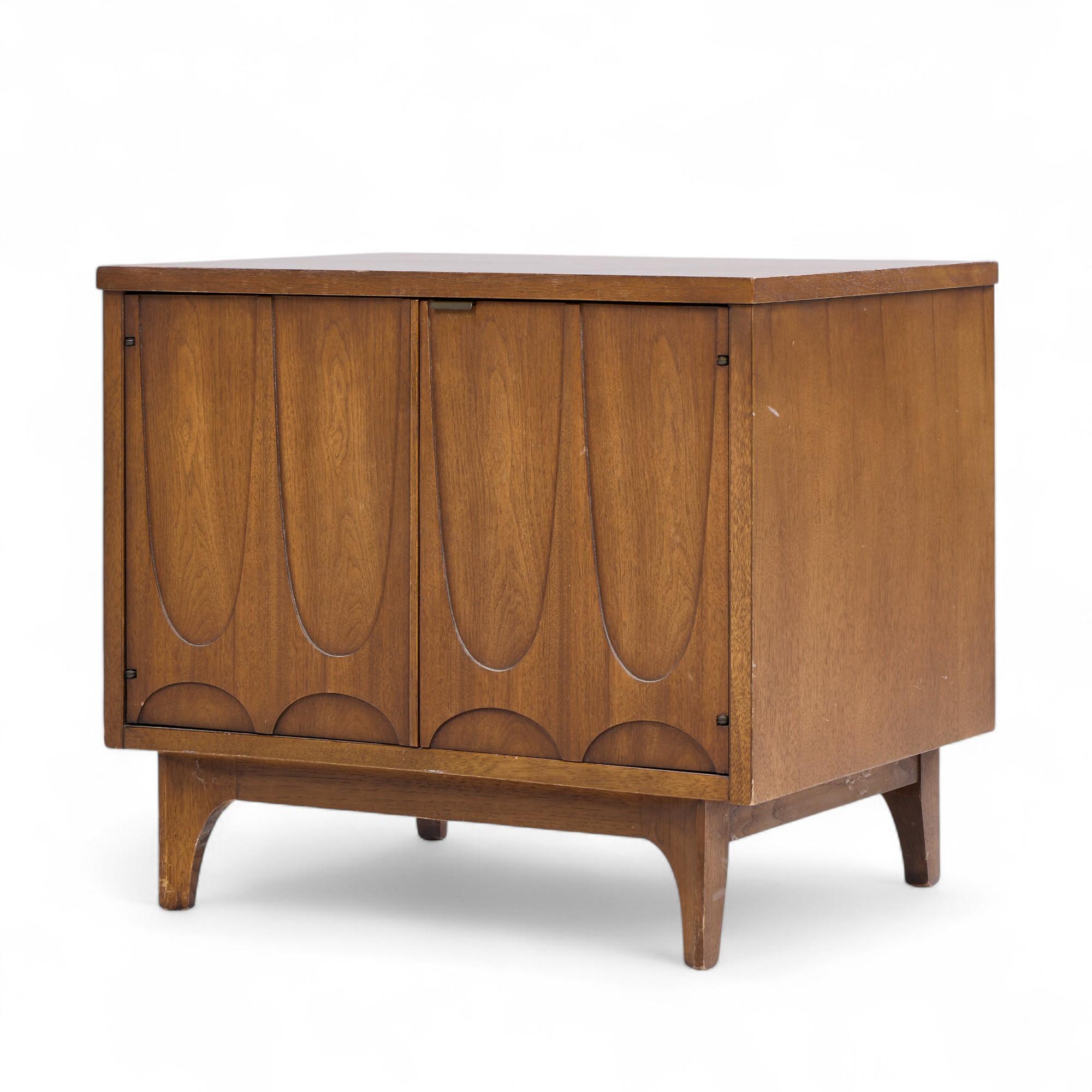 Broyhill Brasilia Mid Century Walnut Commode Nightstands - Pair For Sale 3