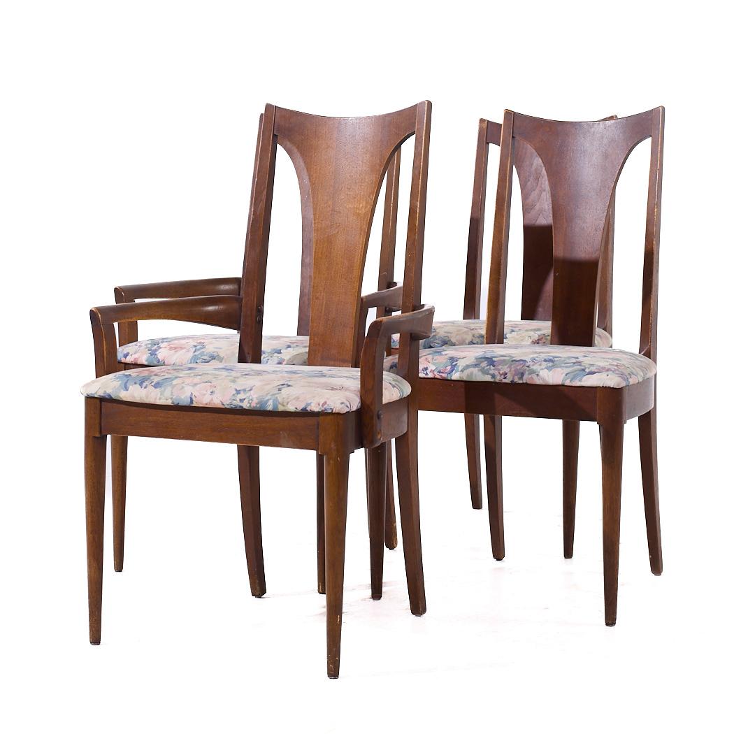 Mid-Century Modern Broyhill Brasilia Chaises de salle à manger en noyer du milieu du siècle - Lot de 4 en vente
