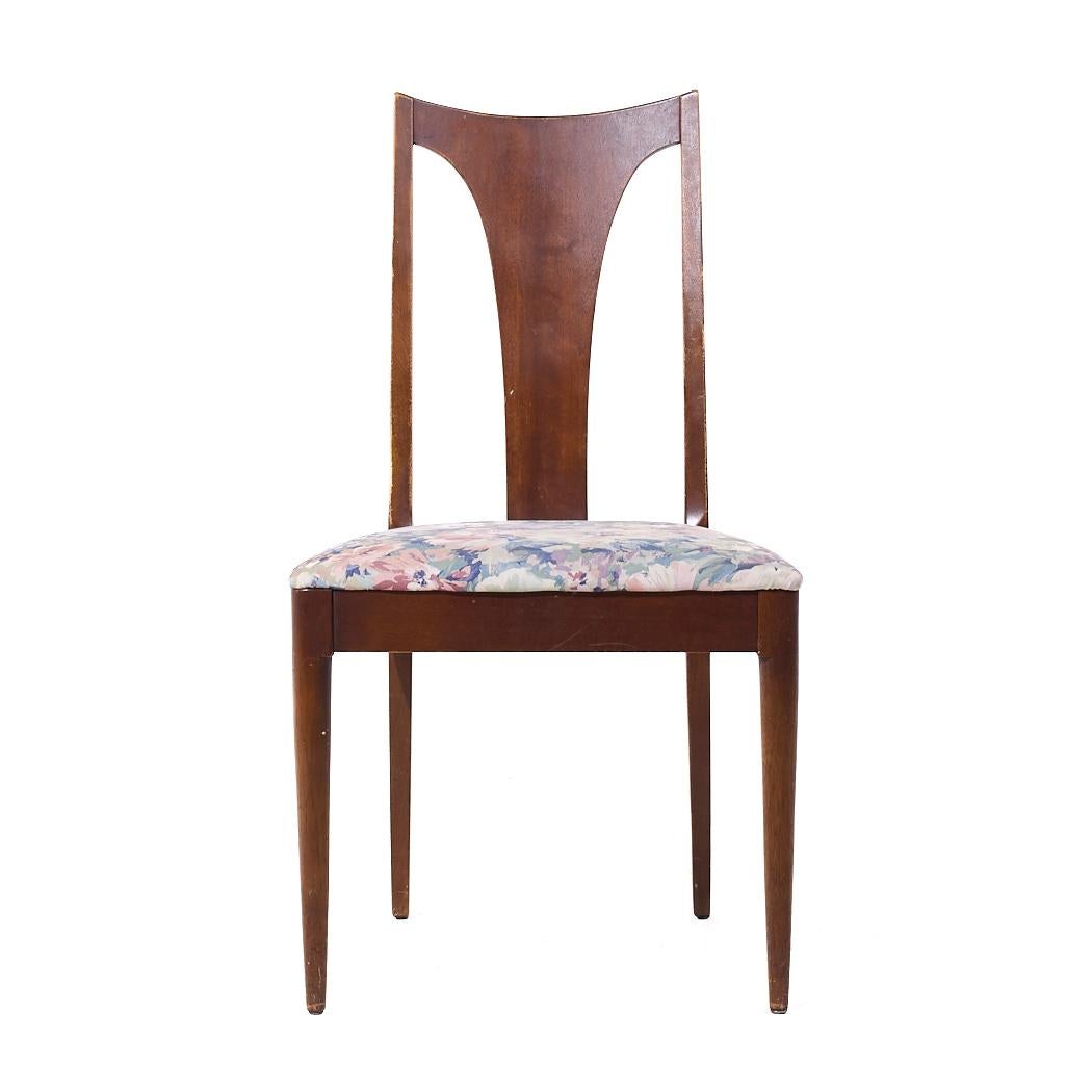 Broyhill Brasilia Chaises de salle à manger en noyer du milieu du siècle - Lot de 4 Bon état - En vente à Countryside, IL