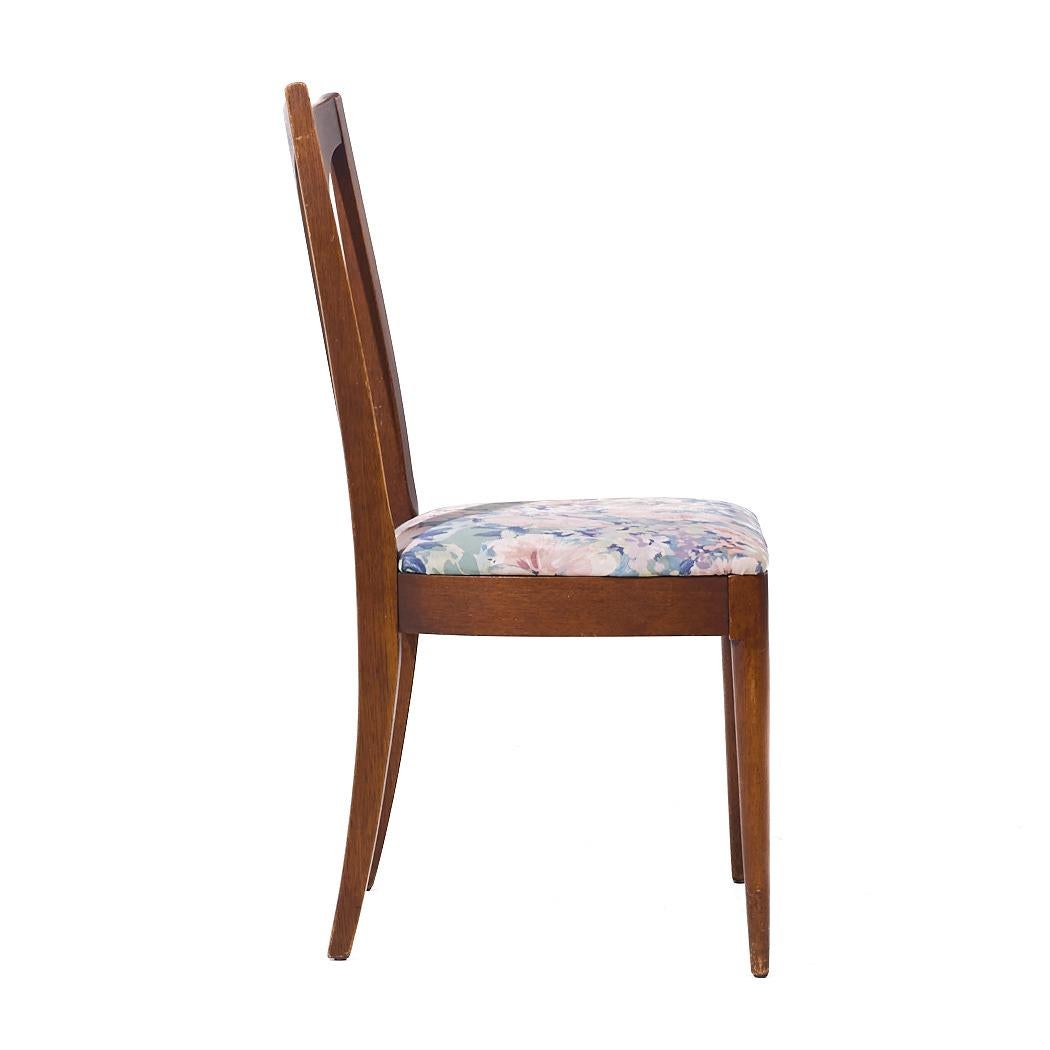 Tissu d'ameublement Broyhill Brasilia Chaises de salle à manger en noyer du milieu du siècle - Lot de 4 en vente