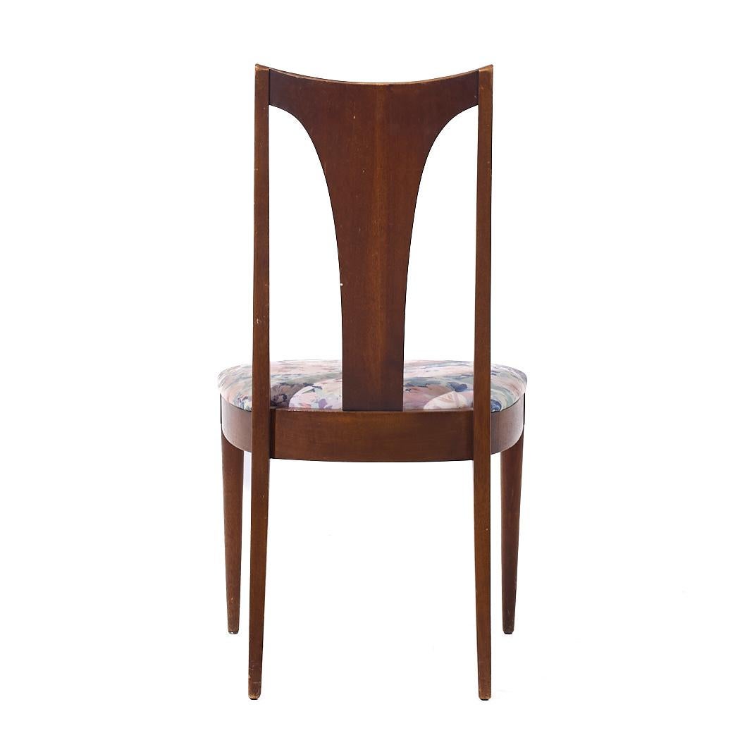 Broyhill Brasilia Chaises de salle à manger en noyer du milieu du siècle - Lot de 4 en vente 1