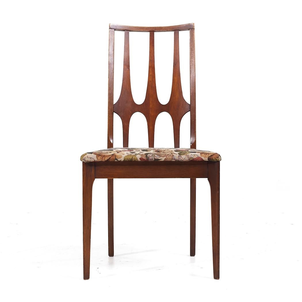 Broyhill Brasilia Mid Century Walnut Dining Chairs - Set of 6 In Good Condition For Sale In Countryside, IL