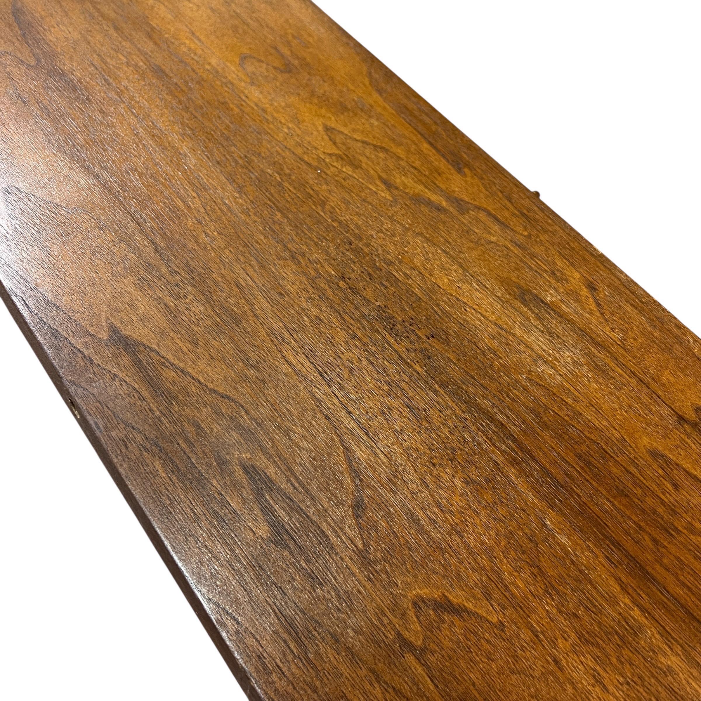 Broyhill Brasilia Table de salle à manger en noyer du milieu du siècle en vente 3