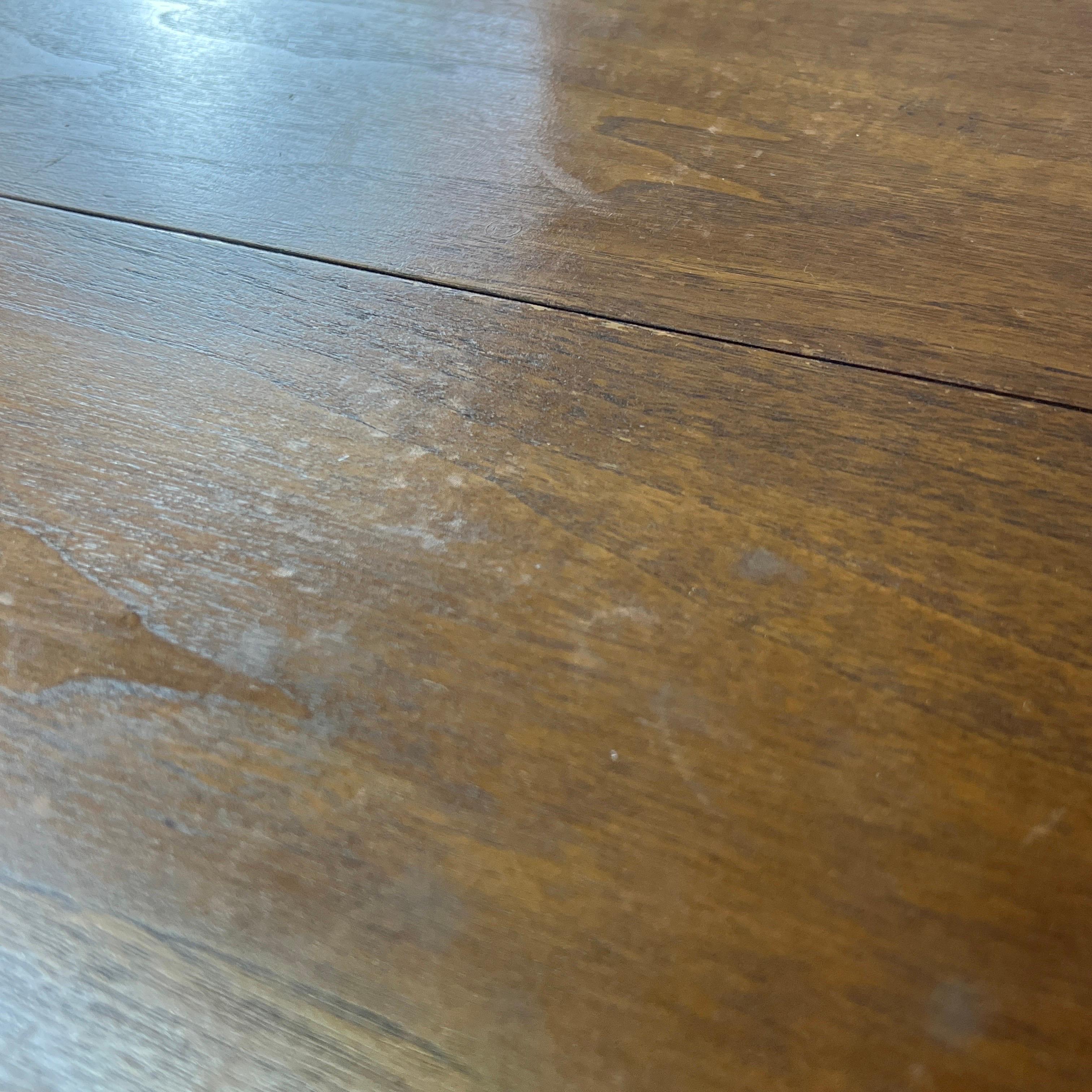 Broyhill Brasilia Table de salle à manger en noyer du milieu du siècle en vente 6