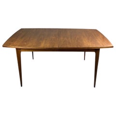 Broyhill Brasilia Table de salle à manger en noyer du milieu du siècle