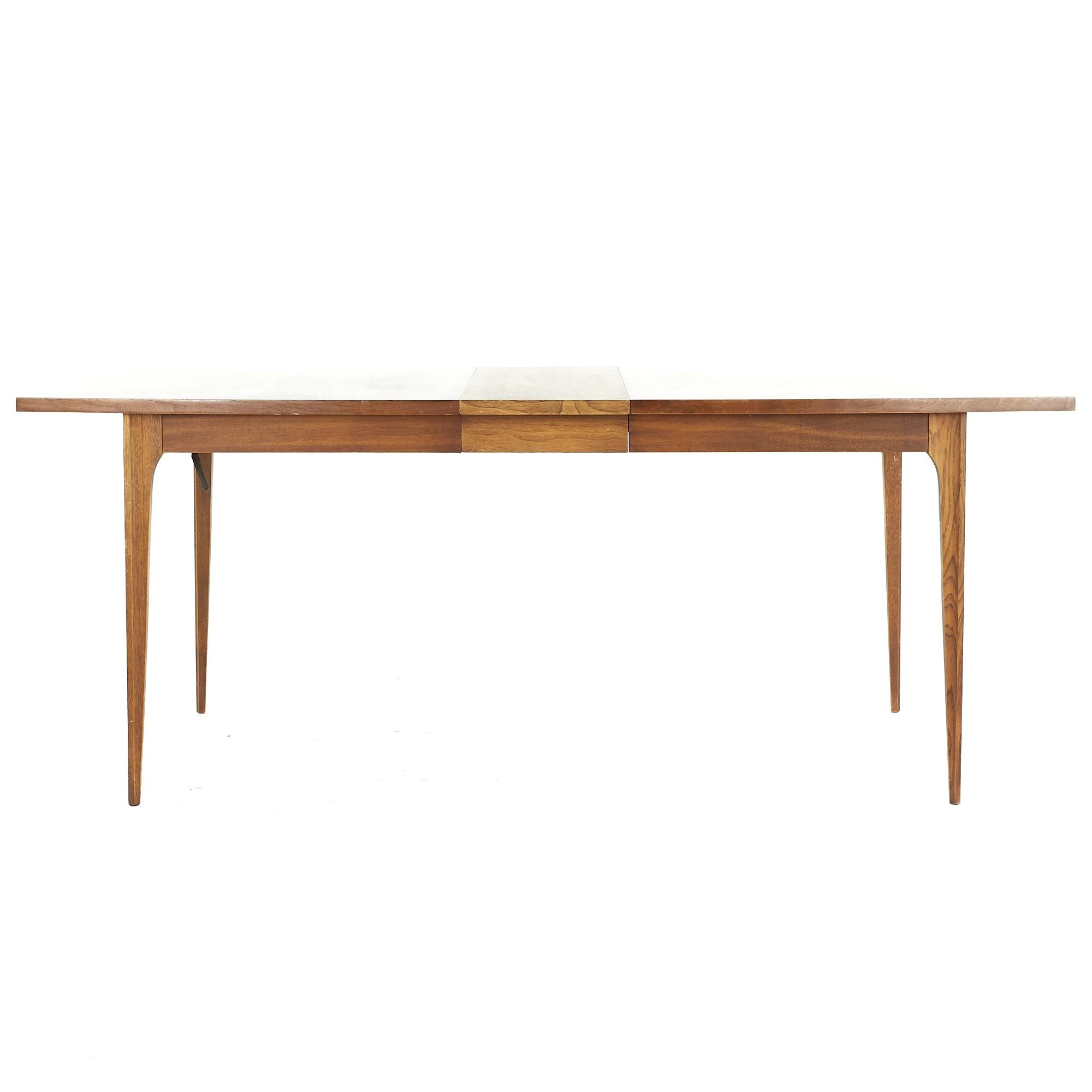 Broyhill Brasilia Mid Century Table de salle à manger en noyer avec 1 feuille en vente 1