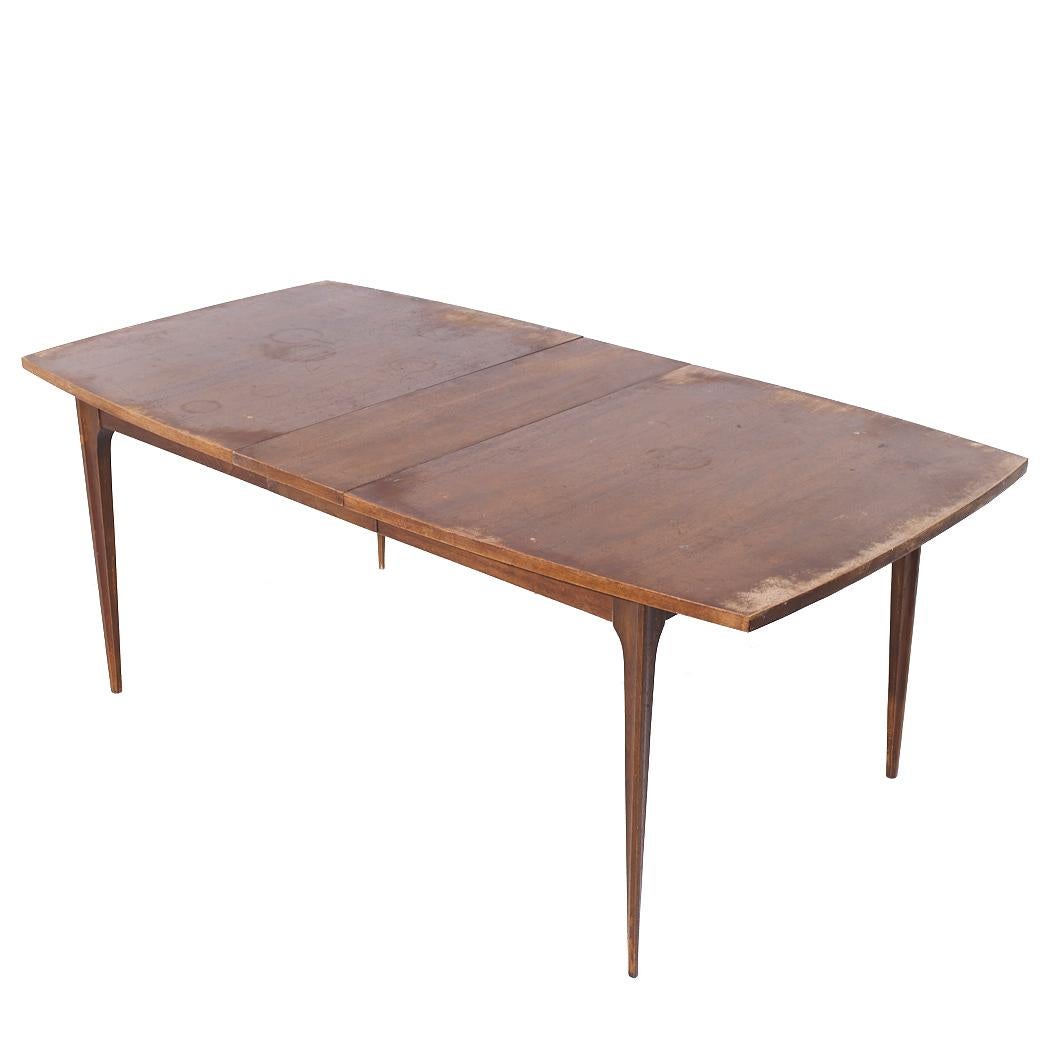 Broyhill Brasilia Mid Century Walnut Expanding Dining Table with 1 Leaf For Sale 4