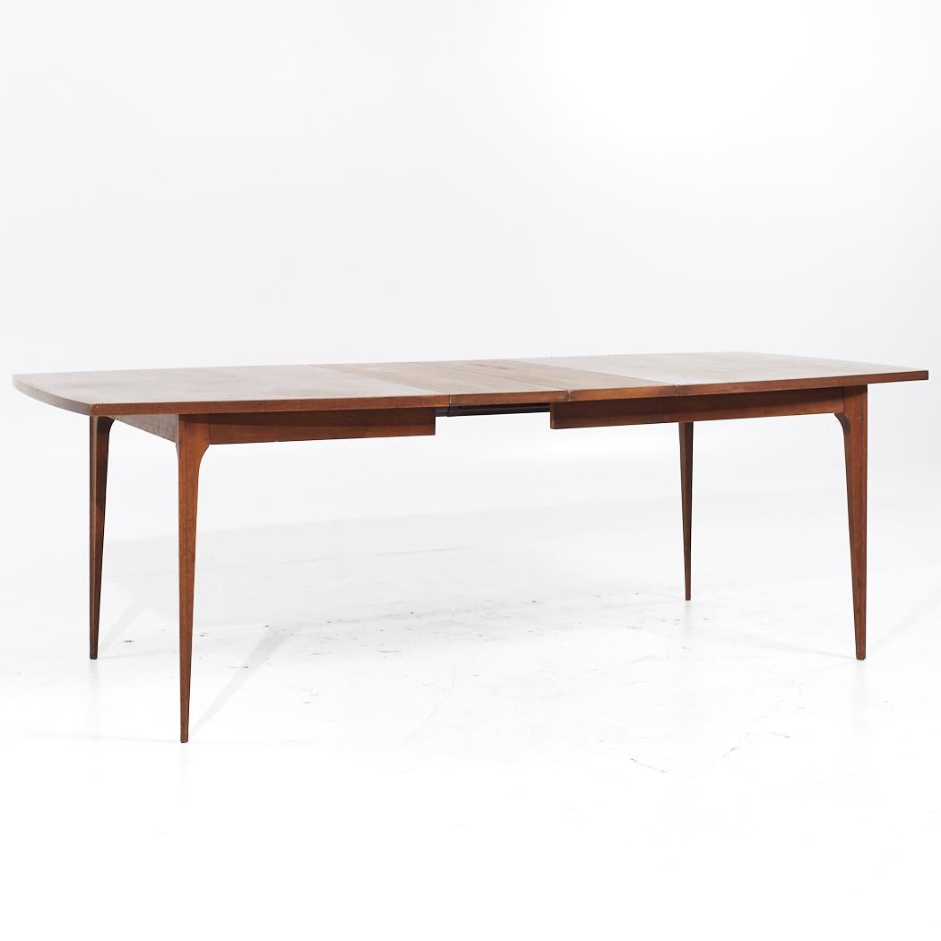 Broyhill Brasilia Mid Century Walnut Expanding Dining Table with 2 Leaves For Sale 4
