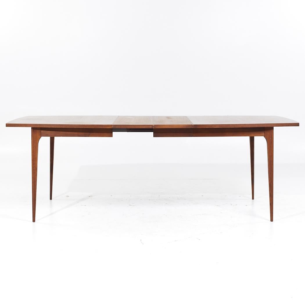 Broyhill Brasilia Mid Century Walnut Expanding Dining Table with 2 Leaves For Sale 5