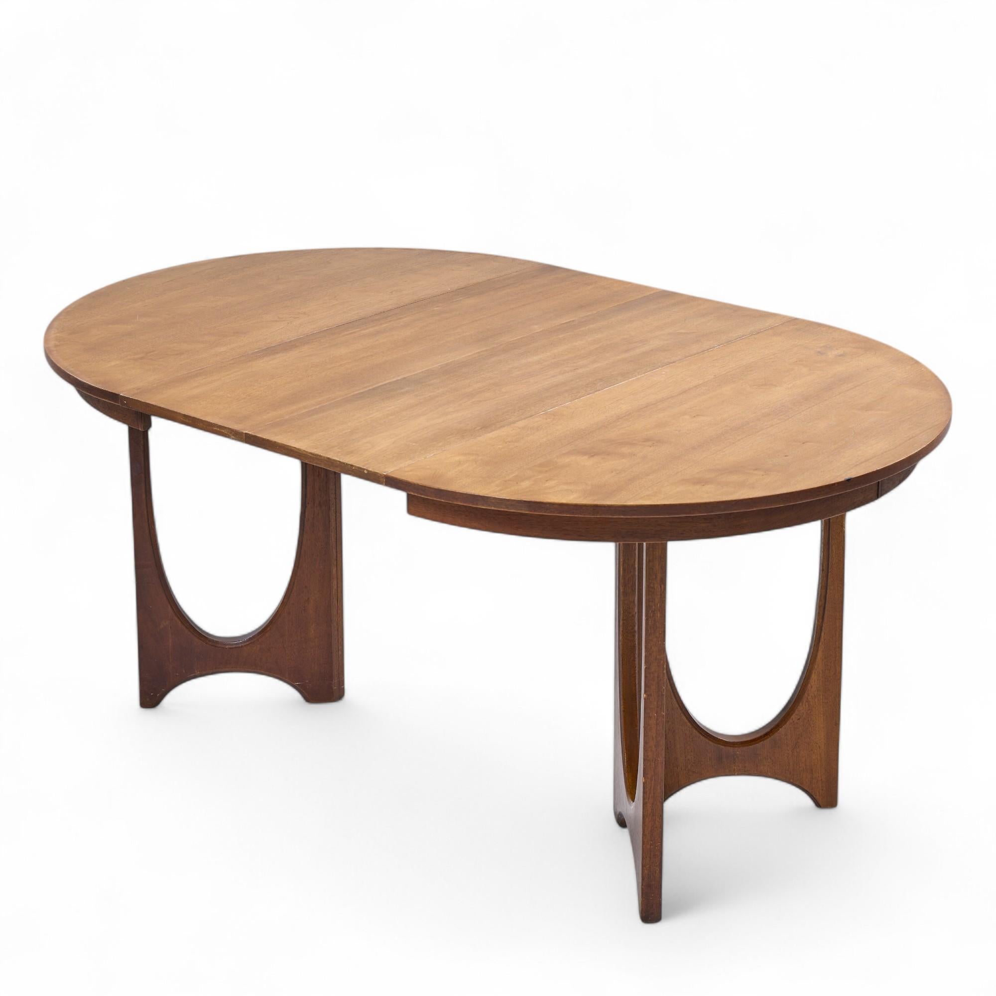 Broyhill Brasilia Mid Century Walnut Expanding Dining Table with 2 Leaves For Sale 5