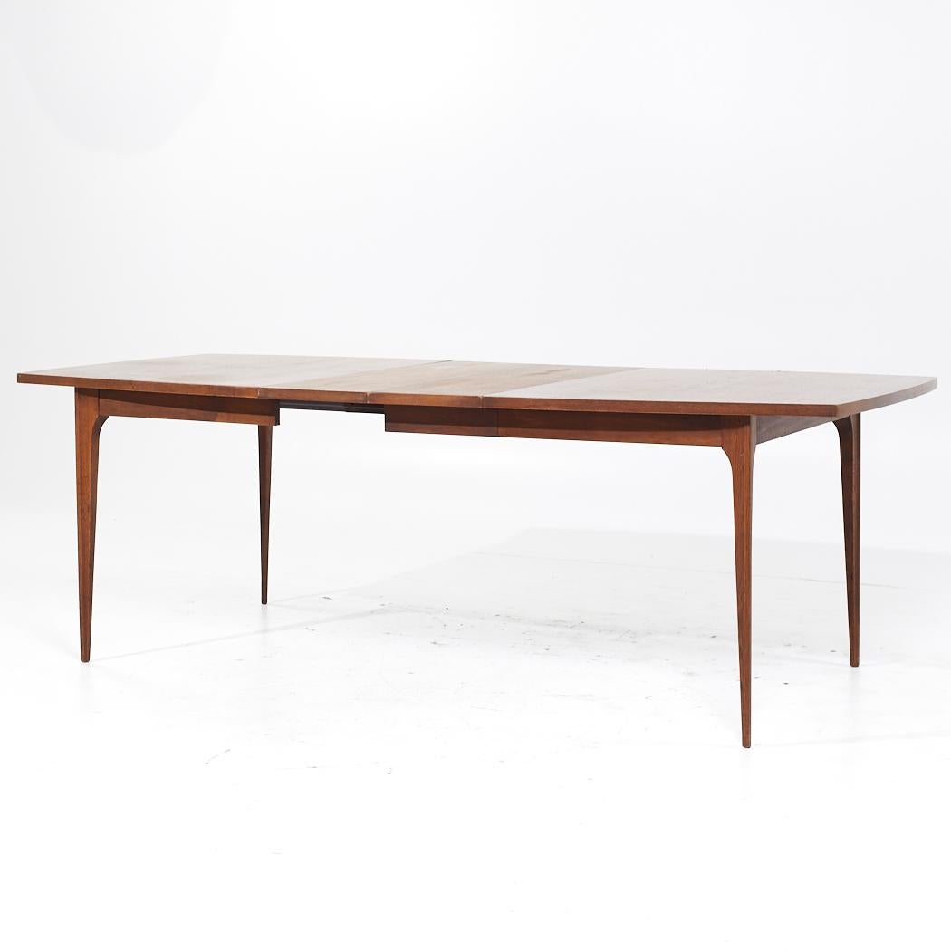 Broyhill Brasilia Mid Century Walnut Expanding Dining Table with 2 Leaves For Sale 6
