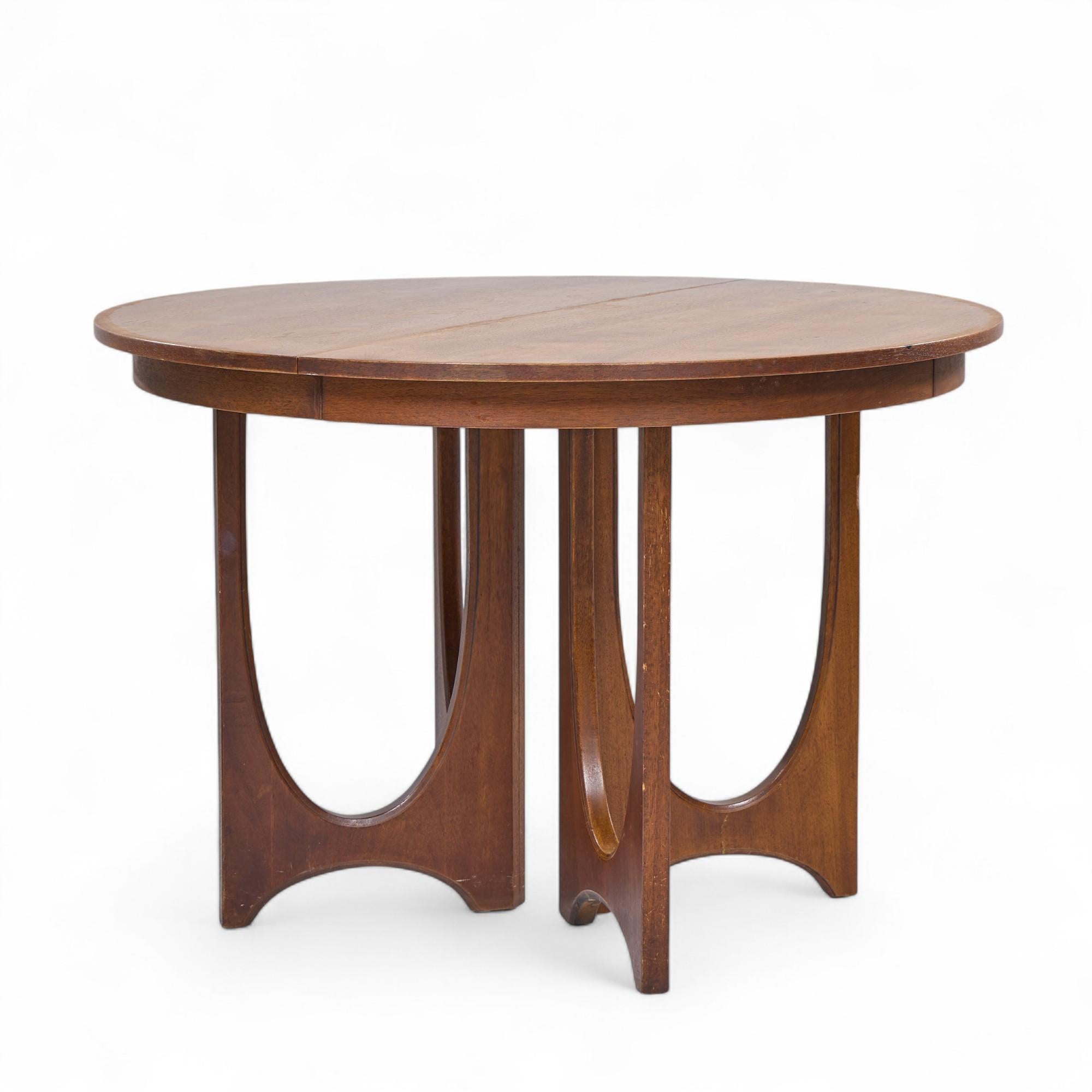 Broyhill Brasilia Mid Century Walnut Expanding Dining Table with 2 Leaves For Sale 1