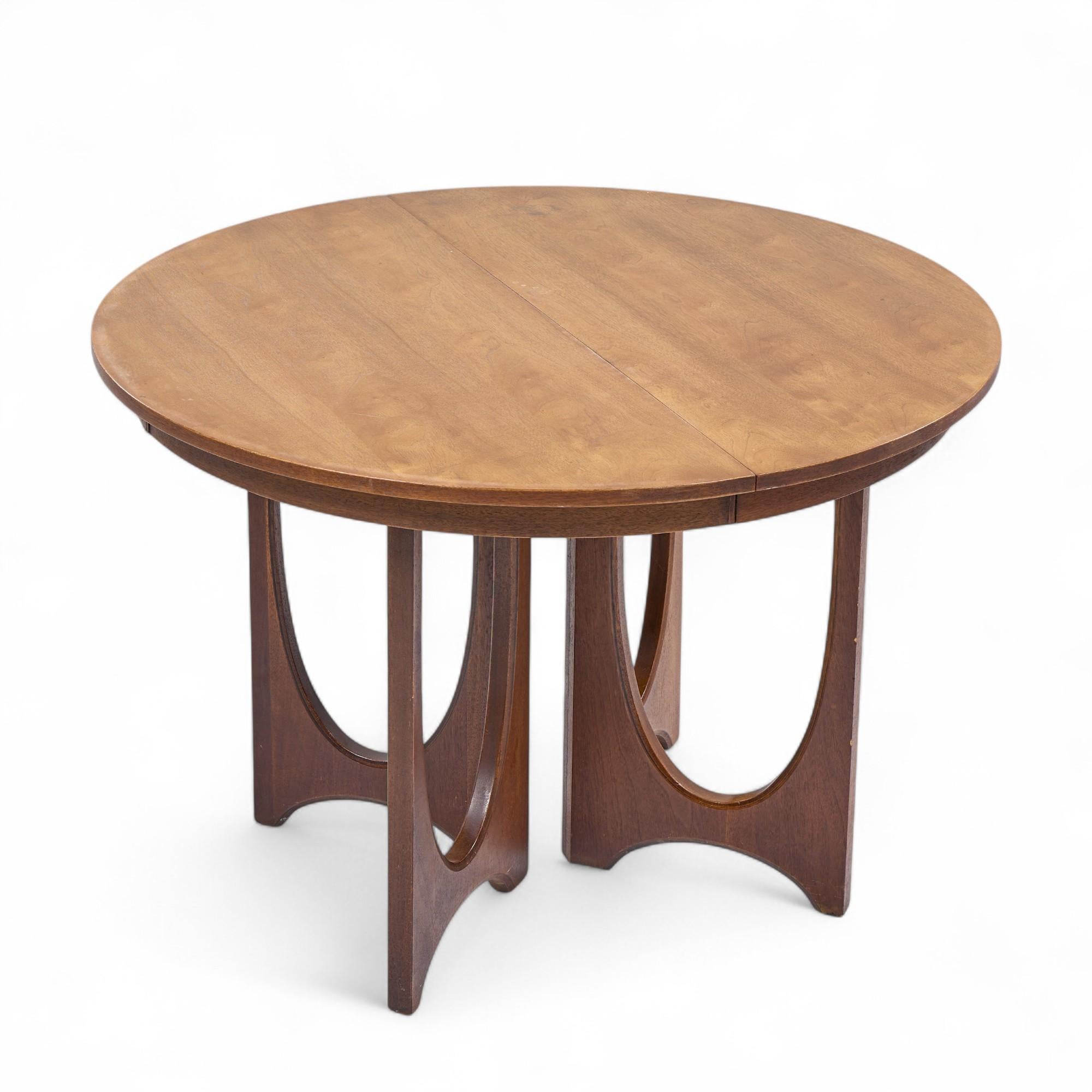 Broyhill Brasilia Mid Century Walnut Expanding Dining Table with 2 Leaves For Sale 2
