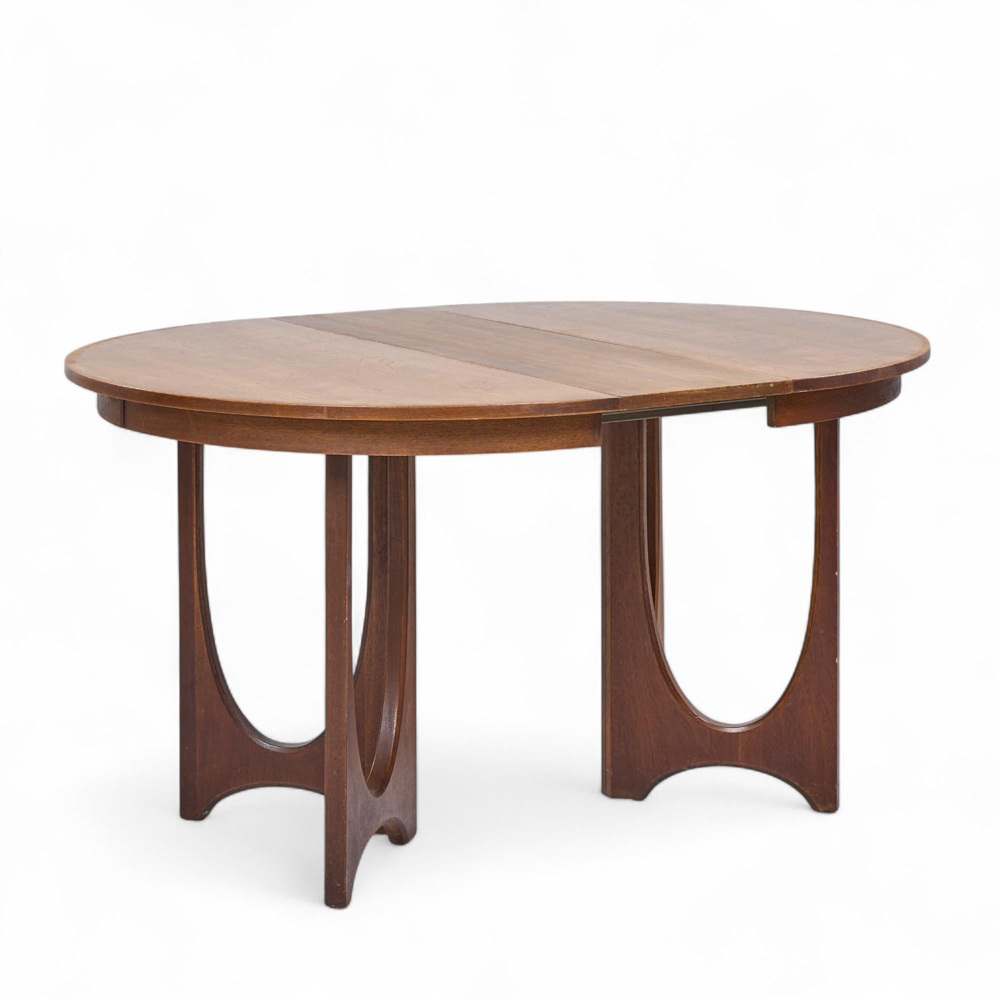 Broyhill Brasilia Mid Century Walnut Expanding Dining Table with 2 Leaves For Sale 3