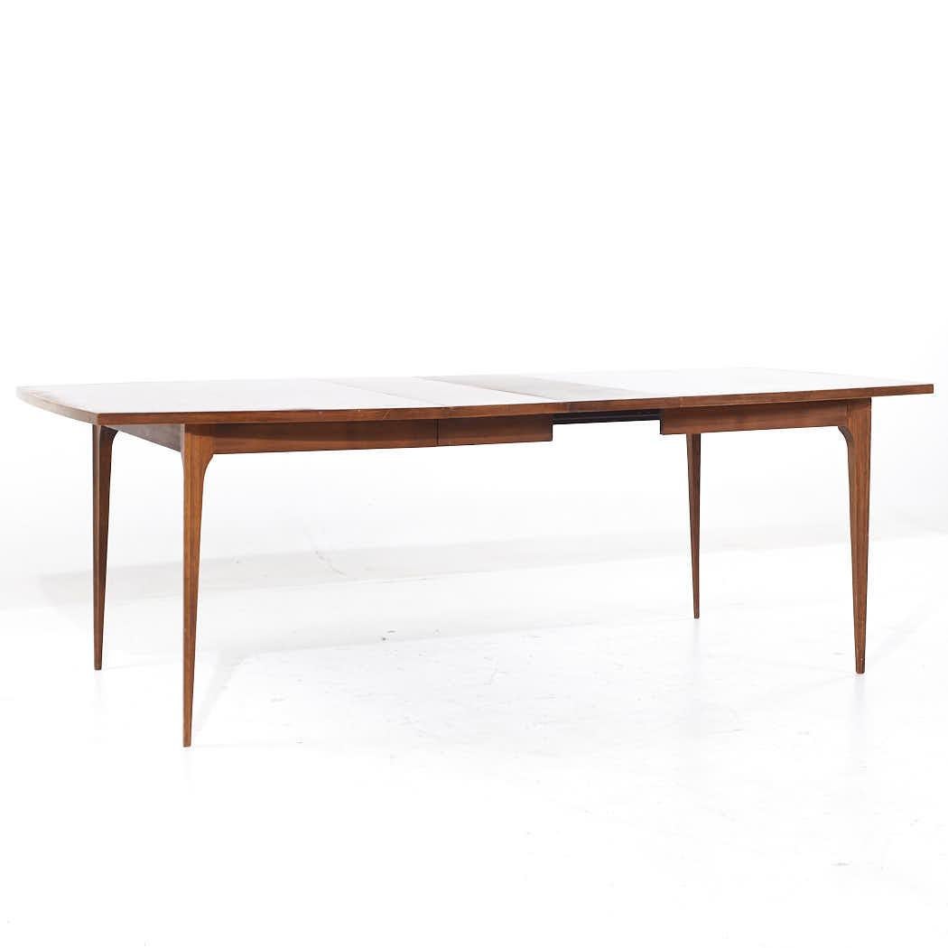 Broyhill Brasilia Mid Century Walnut Expanding Dining Table with 3 Leaves For Sale 4