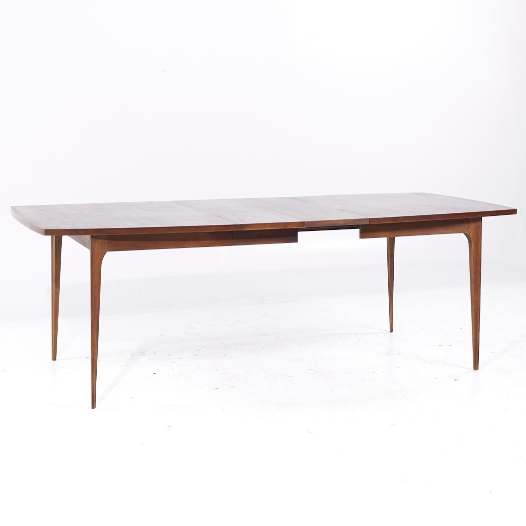 Broyhill Brasilia Mid Century Walnut Expanding Dining Table with 3 Leaves For Sale 4