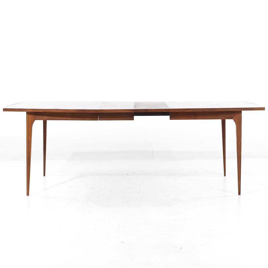 Broyhill Brasilia Mid Century Walnut Expanding Dining Table with 3 Leaves For Sale 5