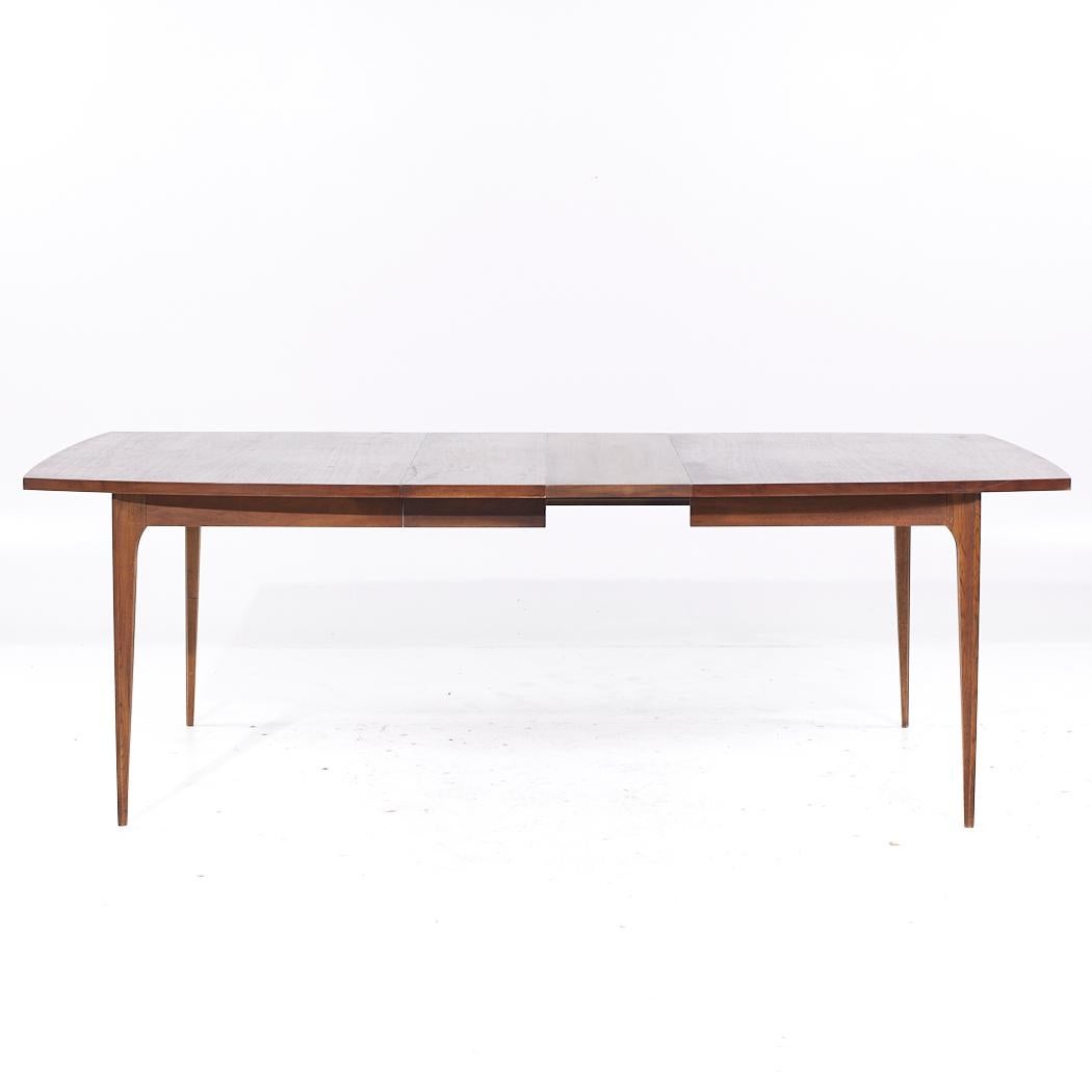 Broyhill Brasilia Mid Century Walnut Expanding Dining Table with 3 Leaves For Sale 5