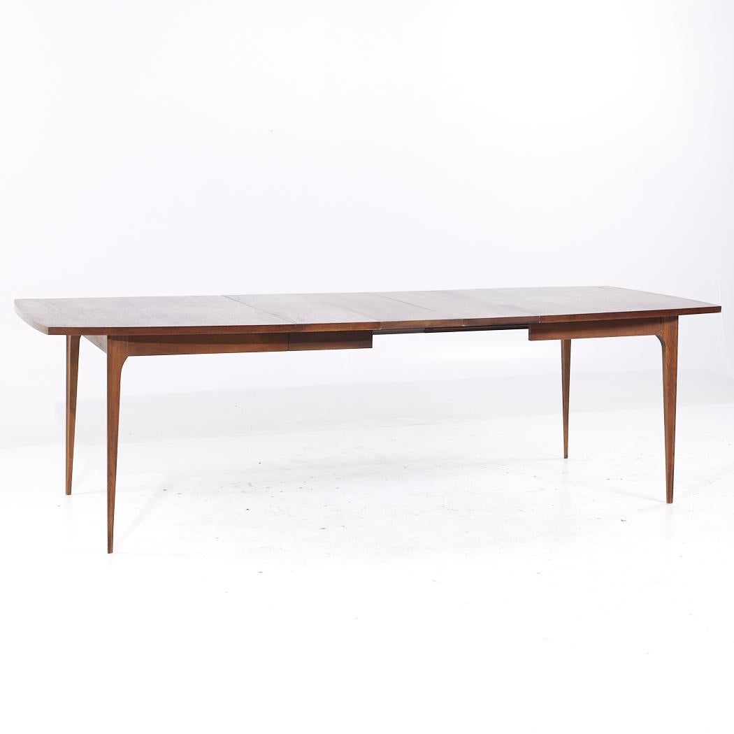 Broyhill Brasilia Mid Century Walnut Expanding Dining Table with 3 Leaves For Sale 6