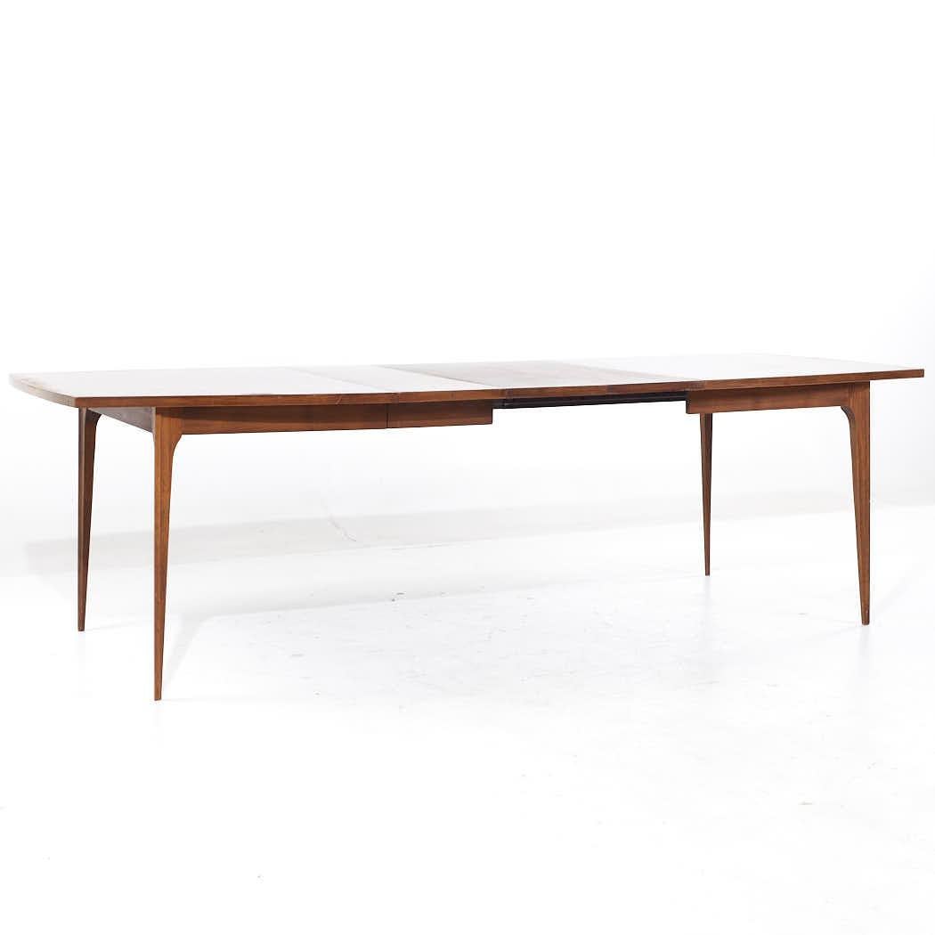 Broyhill Brasilia Mid Century Walnut Expanding Dining Table with 3 Leaves For Sale 7