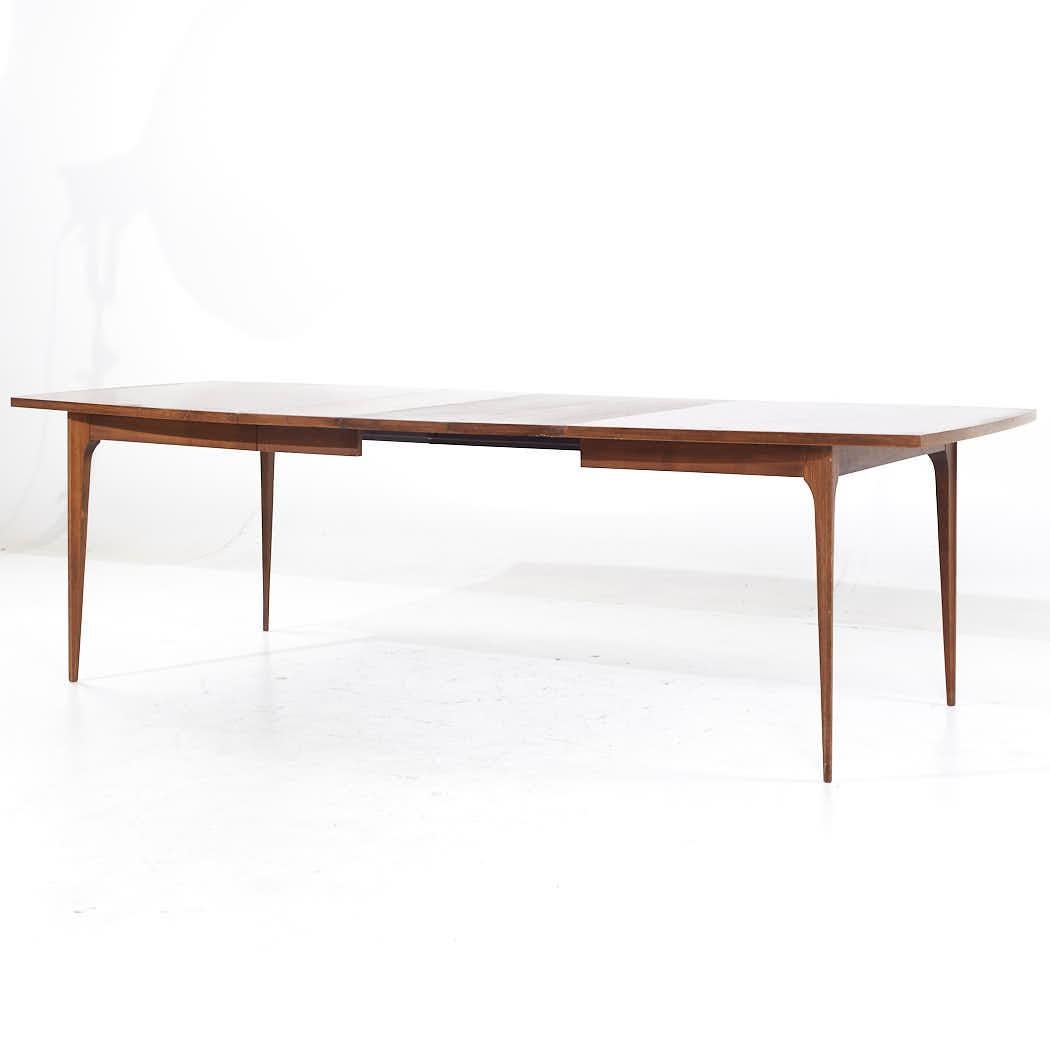 Broyhill Brasilia Mid Century Walnut Expanding Dining Table with 3 Leaves For Sale 9