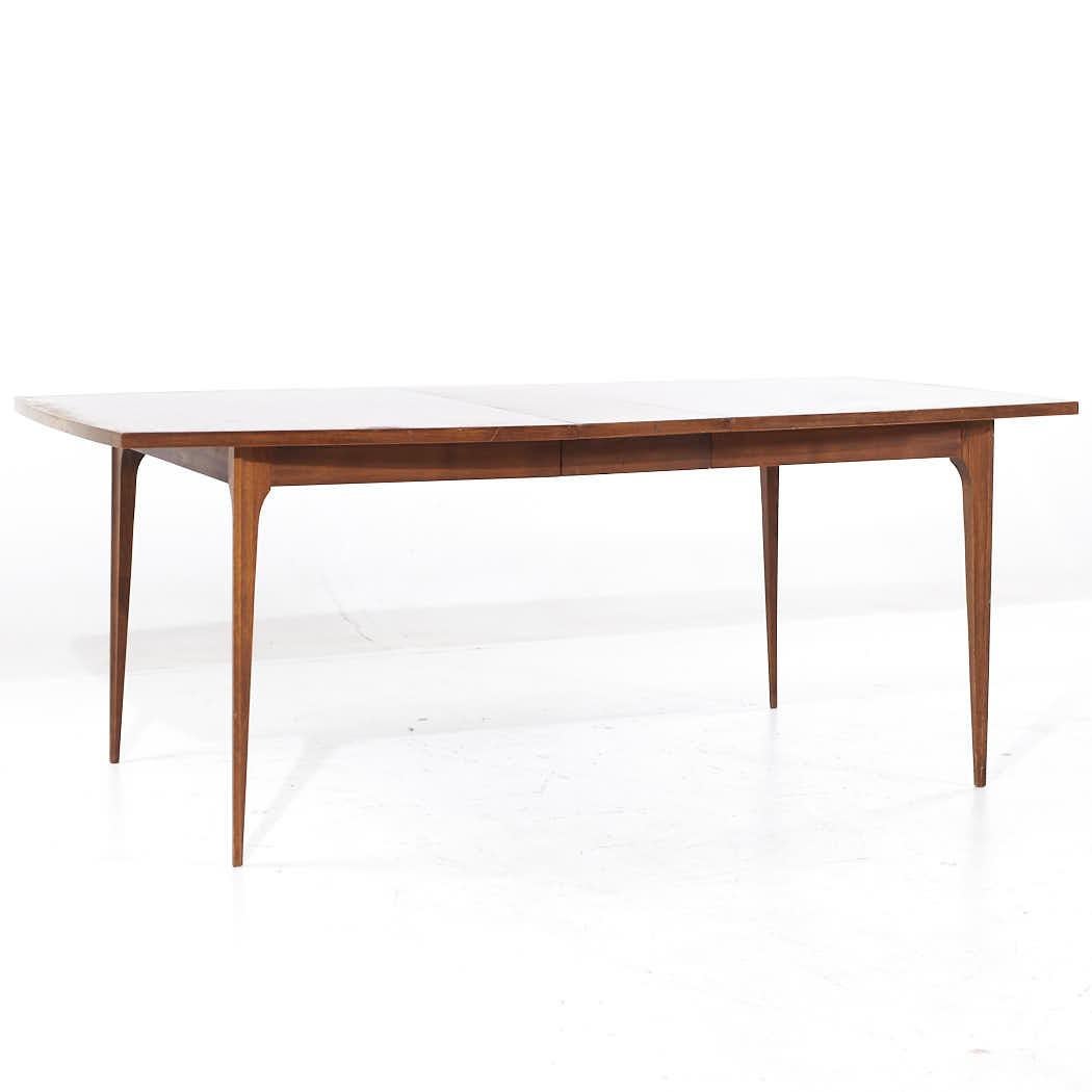 Broyhill Brasilia Mid Century Walnut Expanding Dining Table with 3 Leaves For Sale 1