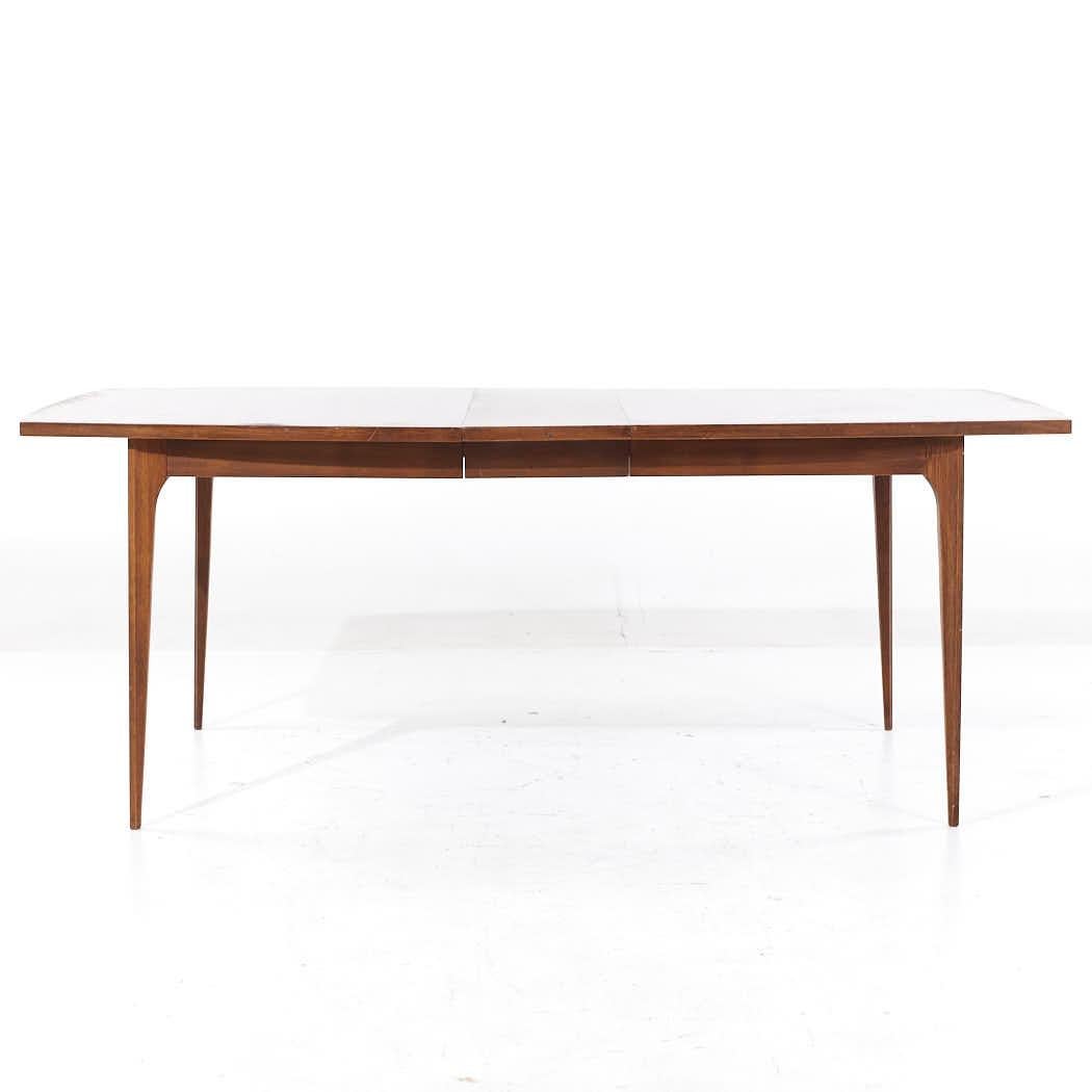 Broyhill Brasilia Mid Century Walnut Expanding Dining Table with 3 Leaves For Sale 2