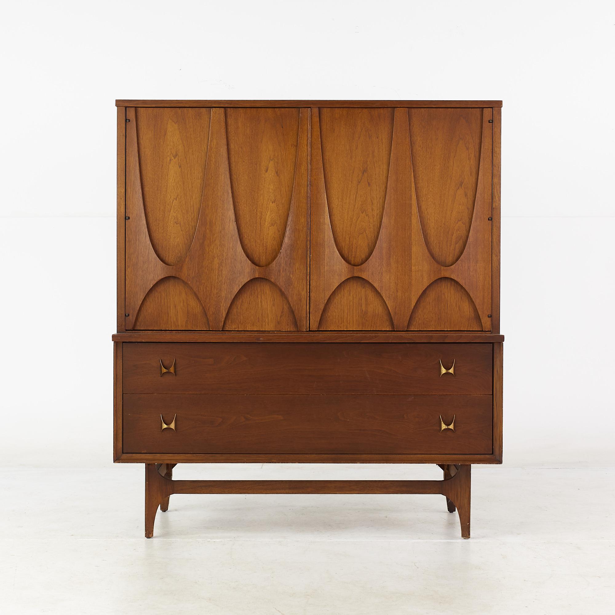 Broyhill Brasilia mid century walnut gentlemans chest

This chest measures: 44 wide x 19 deep x 50 inches high

All pieces of furniture can be had in what we call restored vintage condition. That means the piece is restored upon purchase so it’s