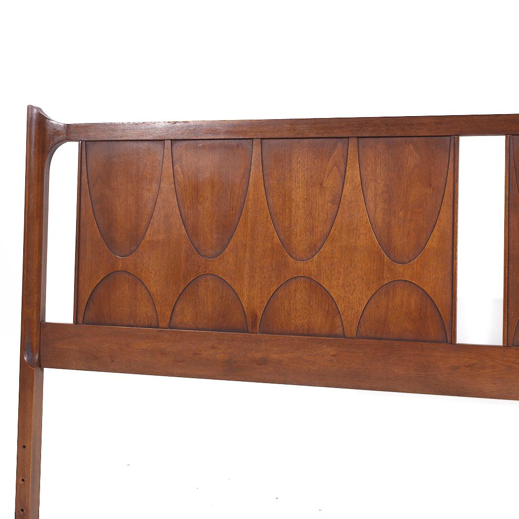 Broyhill Brasilia Mid Century Walnut King Headboard In Good Condition For Sale In Countryside, IL