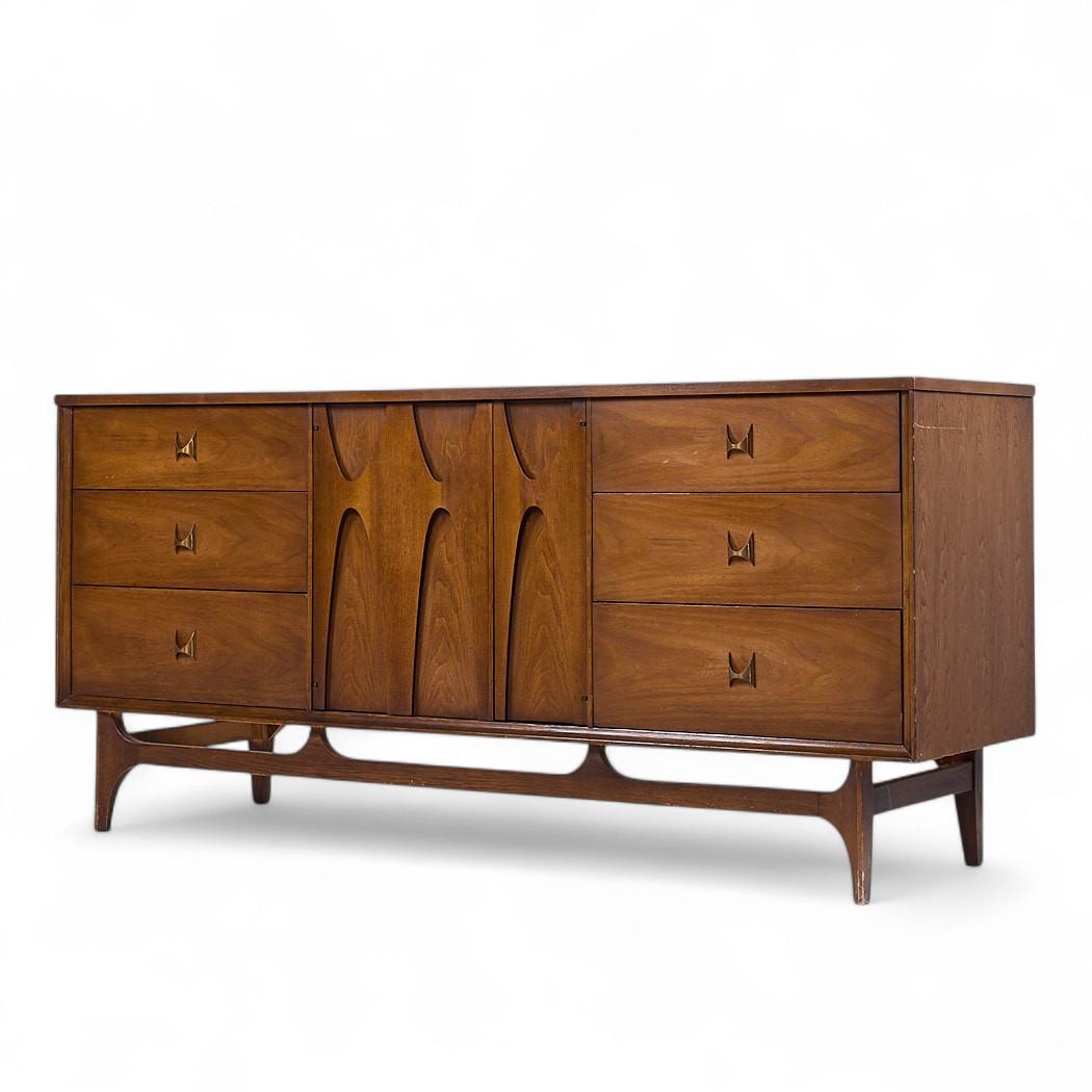 Mid-Century Modern Broyhill Brasilia Mid Century Walnut Lowboy 9 Drawer Dresser For Sale
