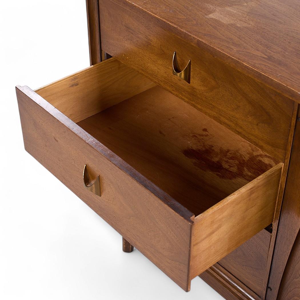 Broyhill Brasilia Mid Century Walnut Lowboy 9 Drawer Dresser For Sale 1