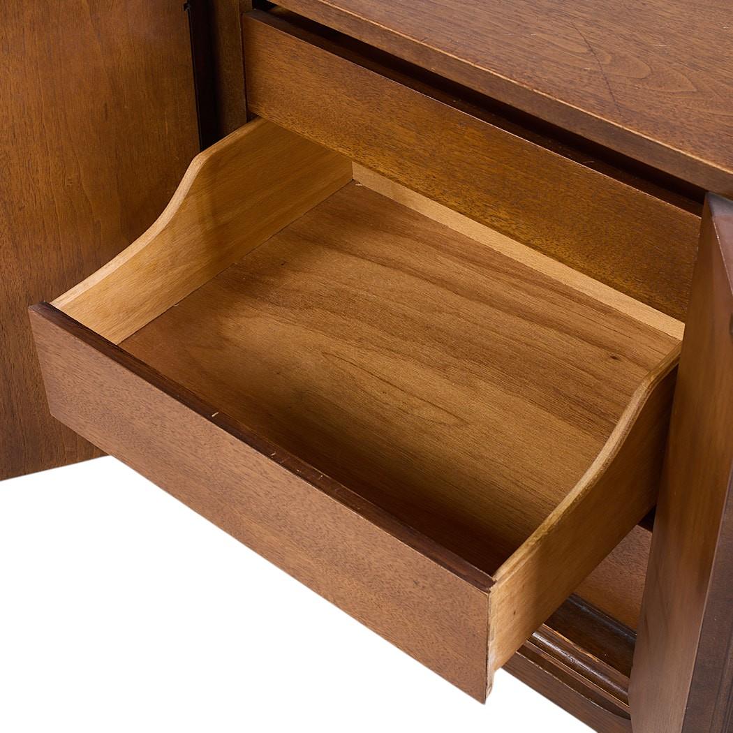 Broyhill Brasilia Mid Century Walnut Lowboy 9 Drawer Dresser For Sale 2