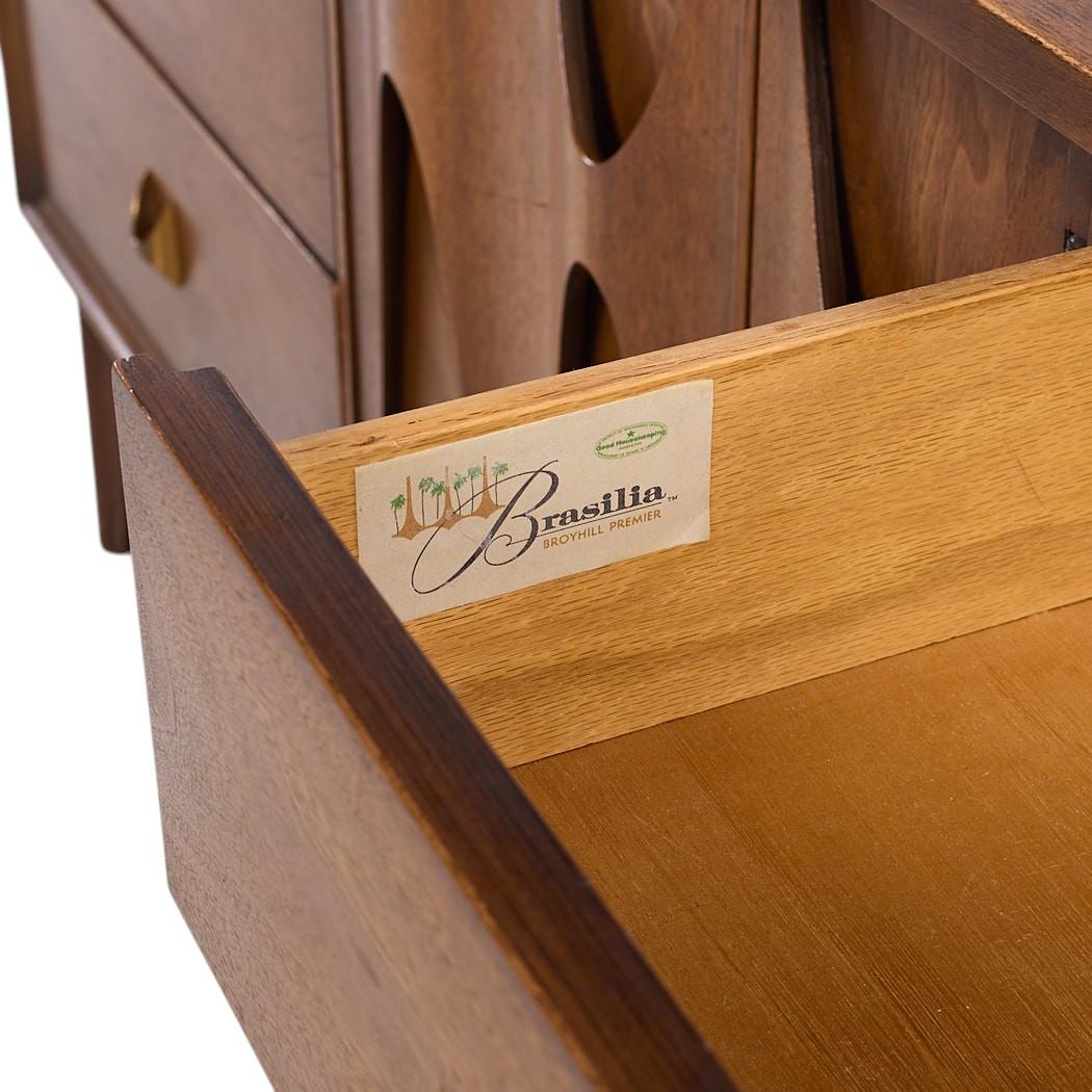 Broyhill Brasilia Mid Century Walnut Lowboy 9 Drawer Dresser For Sale 3
