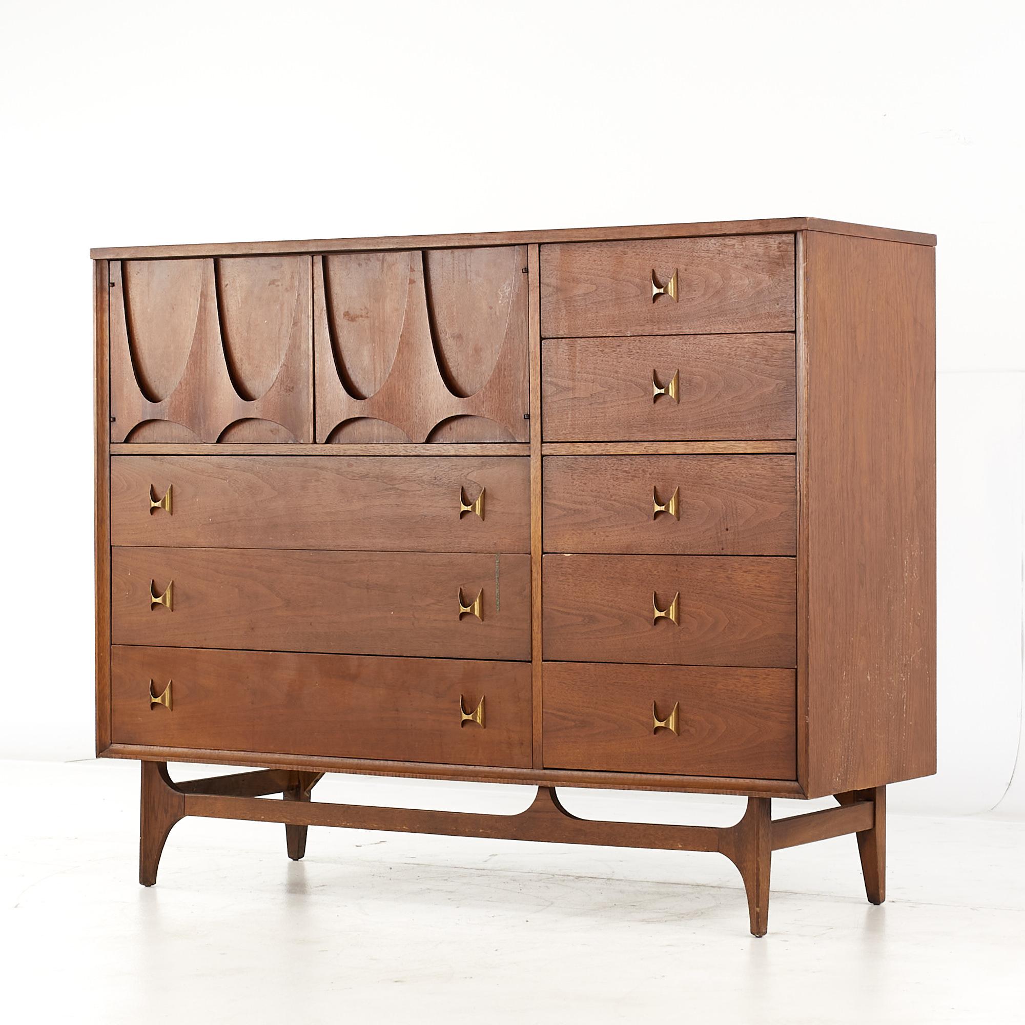 Mid-Century Modern Broyhill Brasilia Mid Century Walnut Magna Dresser For Sale