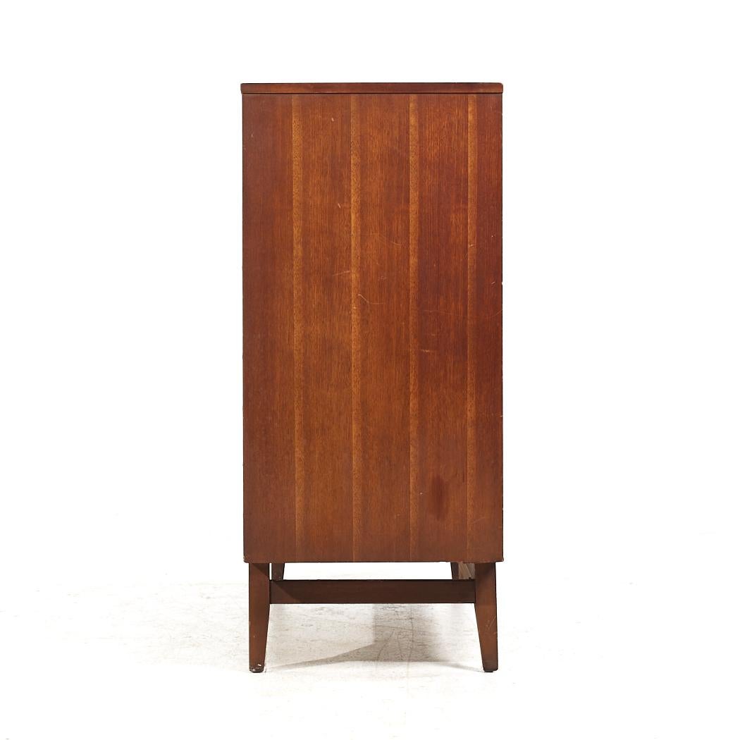 Américain Broyhill Brasilia Mid Century Walnut Magna Highboy Dresser (commode haute) en vente
