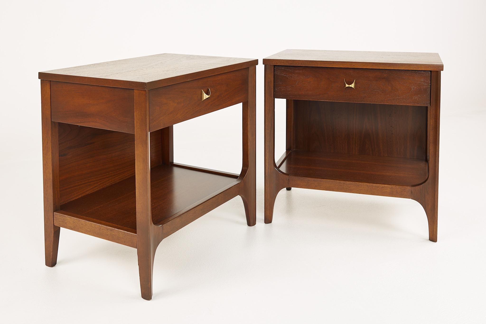 Broyhill Brasilia Mid Century Walnut Nightstand - Pair

Each nightstand measures: 22.25 wide x 15 deep x 22 inches high

All pieces of furniture can be had in what we call restored vintage condition. That means the piece is restored upon