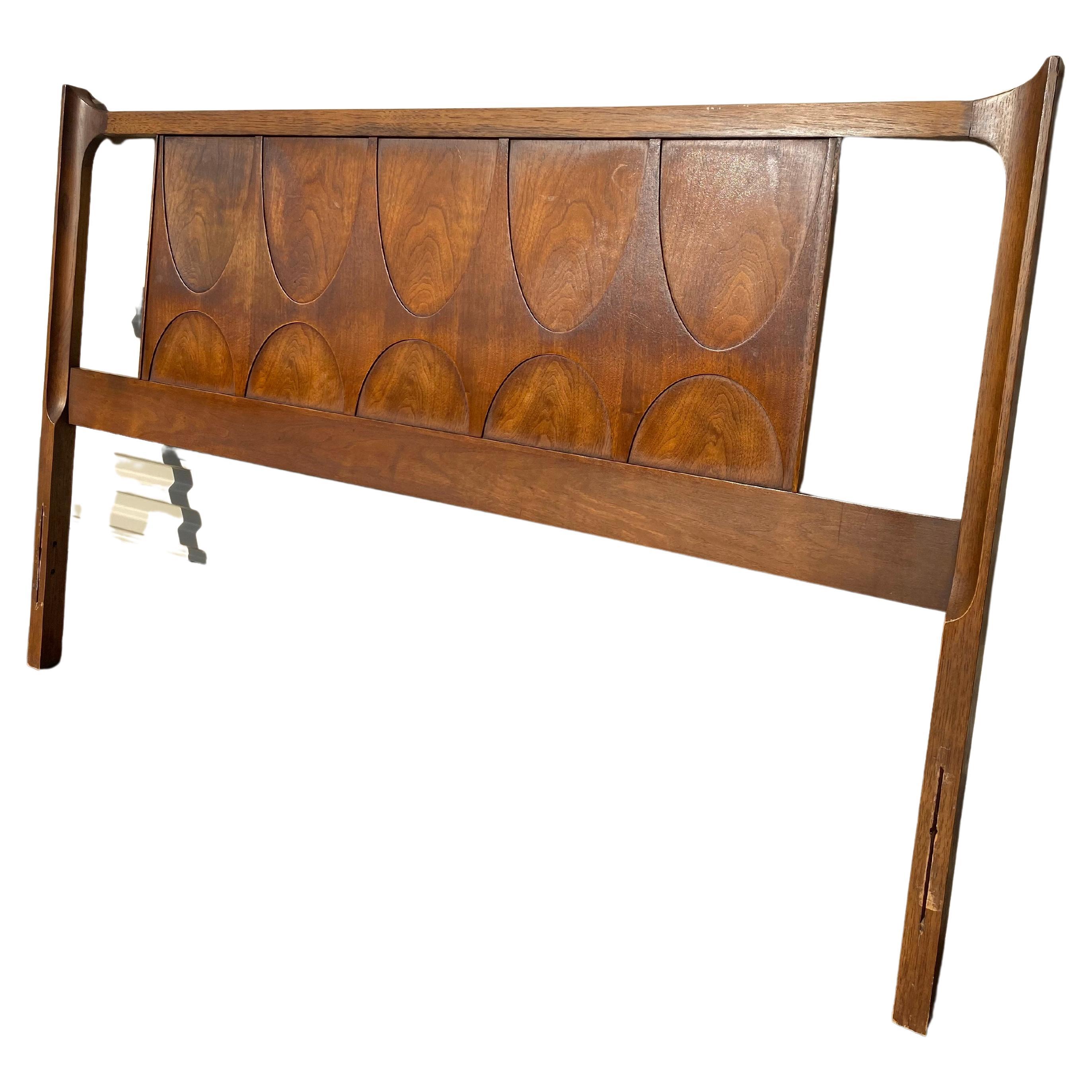 Pair of Broyhill Brasilia MidCentury Modern Nightstands at 1stDibs