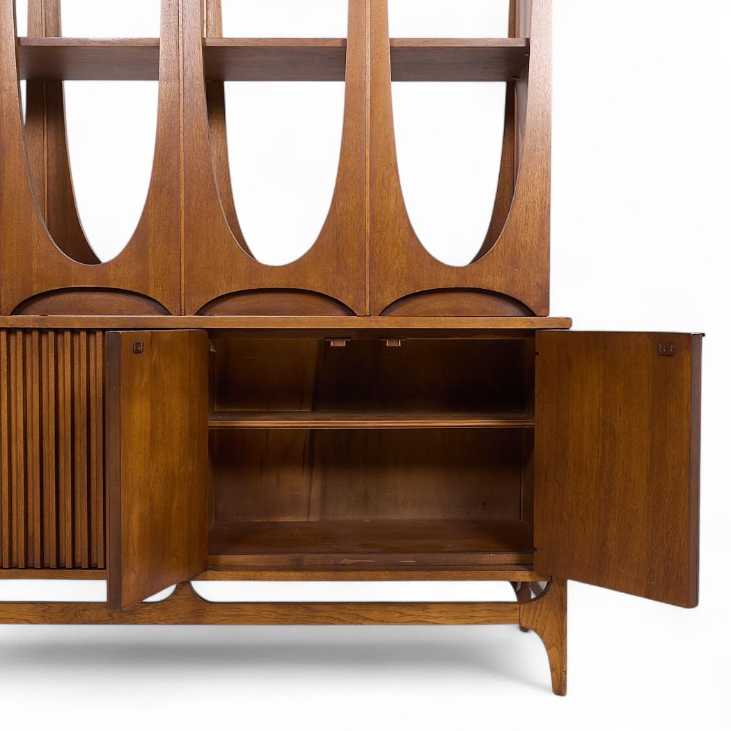 Diviseur de pièce Broyhill Brasilia en noyer du milieu du siècle dernier en vente 5