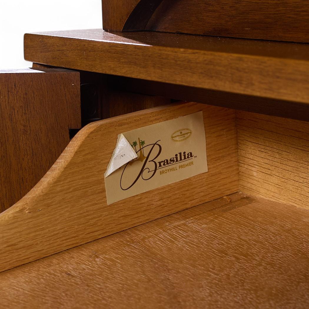 Diviseur de pièce Broyhill Brasilia en noyer du milieu du siècle dernier en vente 9