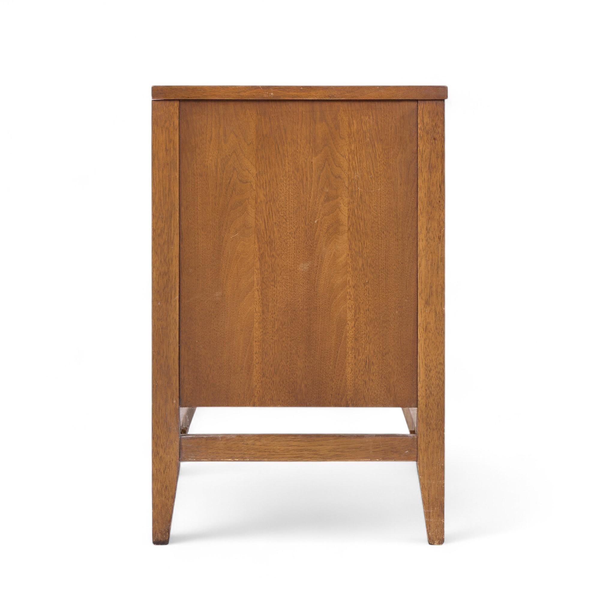 Broyhill Brasilia Mid Century Walnut Room Divider In Good Condition For Sale In Franklin Park, IL