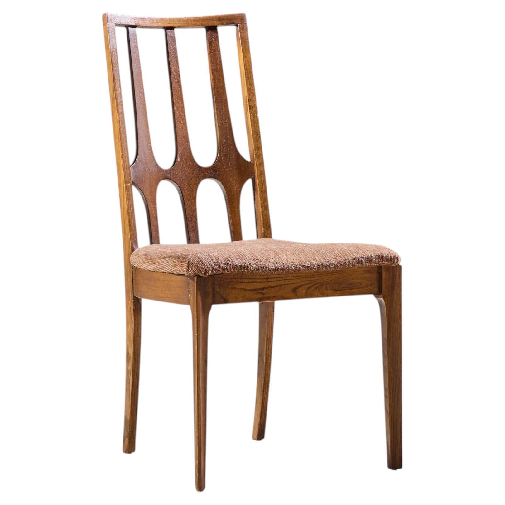 Chaise de salle à manger d'appoint Broyhill Brasilia, style milieu du siècle, en noyer en vente