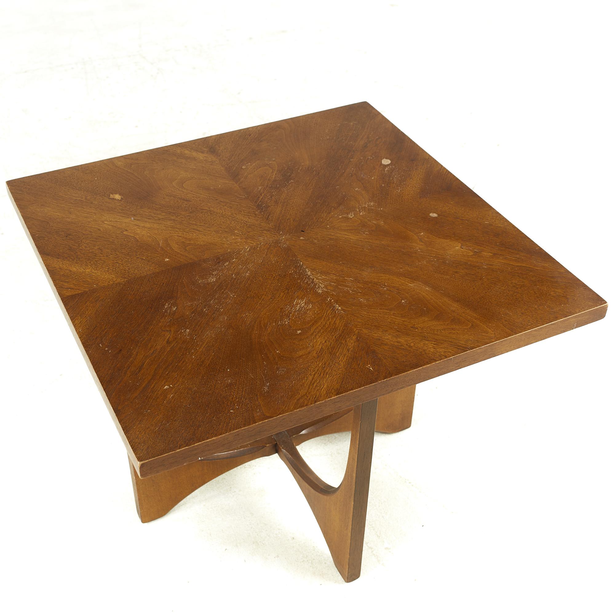 Broyhill Brasilia Midcentury Walnut Square Side Table In Good Condition For Sale In Countryside, IL