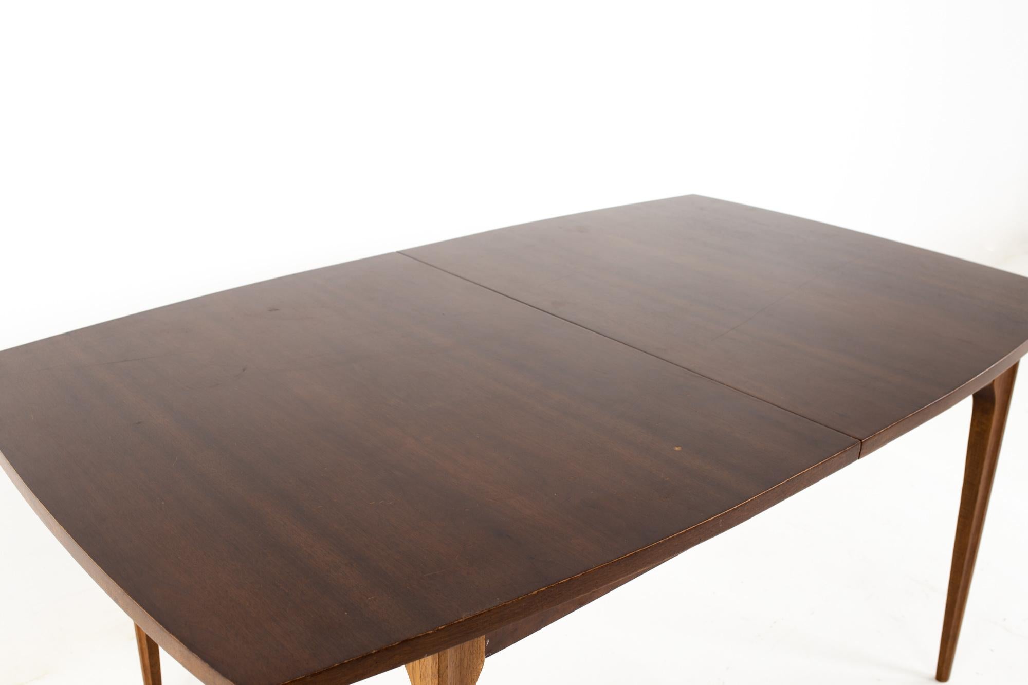 Broyhill Brasilia Mid Century Walnut Surfboard Dining Table In Good Condition In Countryside, IL