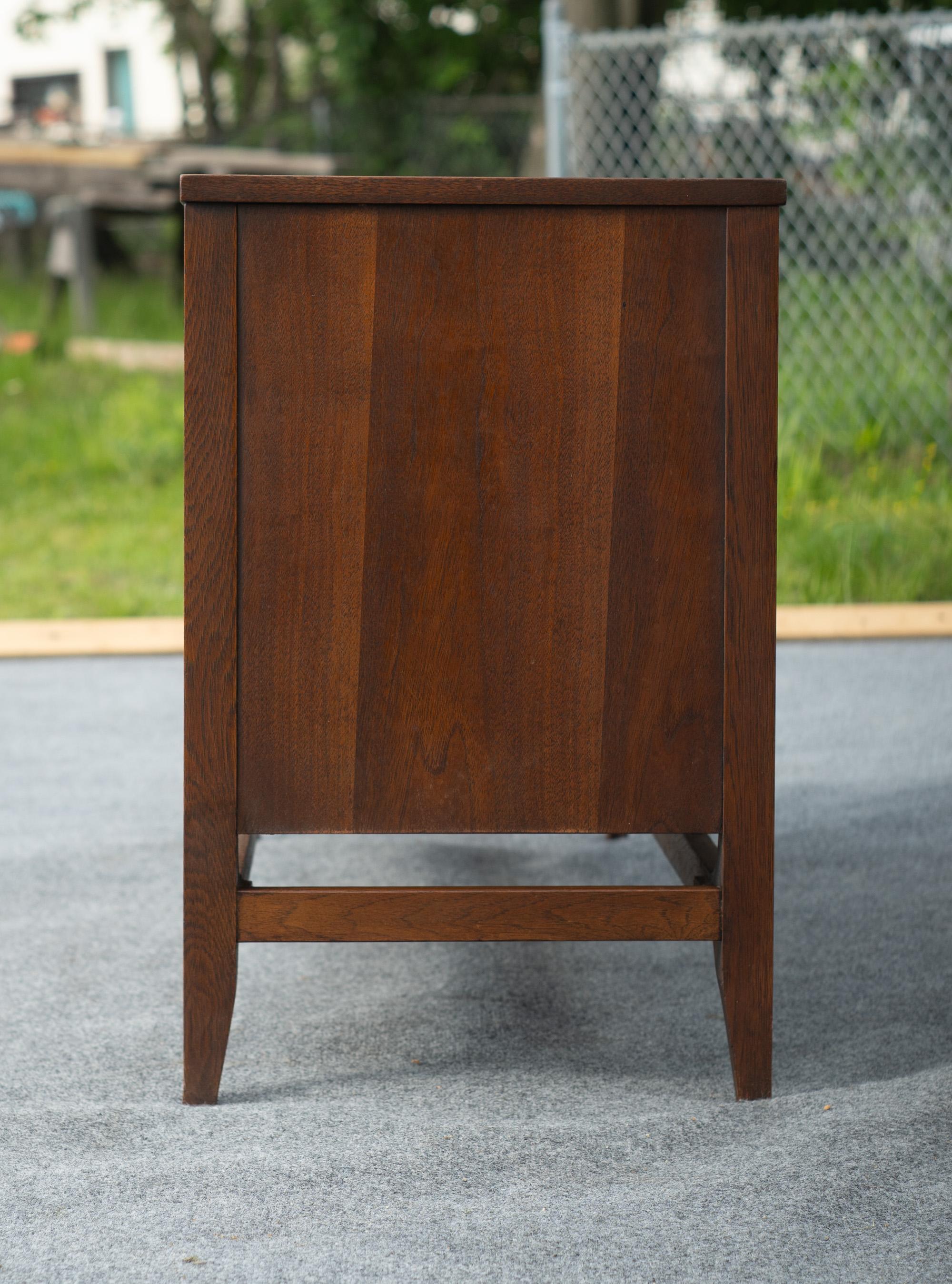 Broyhill Brasilia Modelo 6140-72/73 Separador de ambientes Mueble de pared con base y cubierta de nogal en venta 7